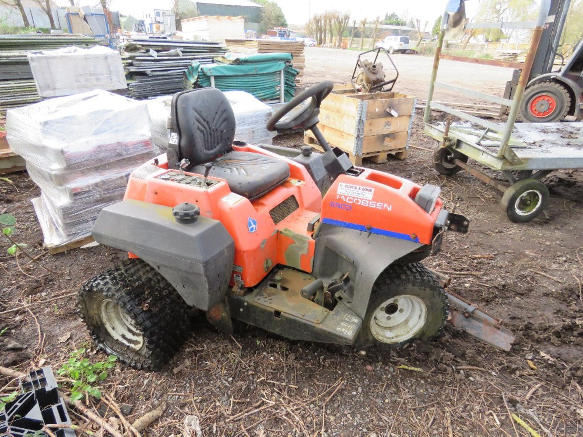 JACOBSEN THREE WHEEL RIDE ON BUNKER RAKE, KUBOTA 3 CYLINDER ENGINE.....THIS LOT IS SOLD UNDER THE AU - Image 2 of 5