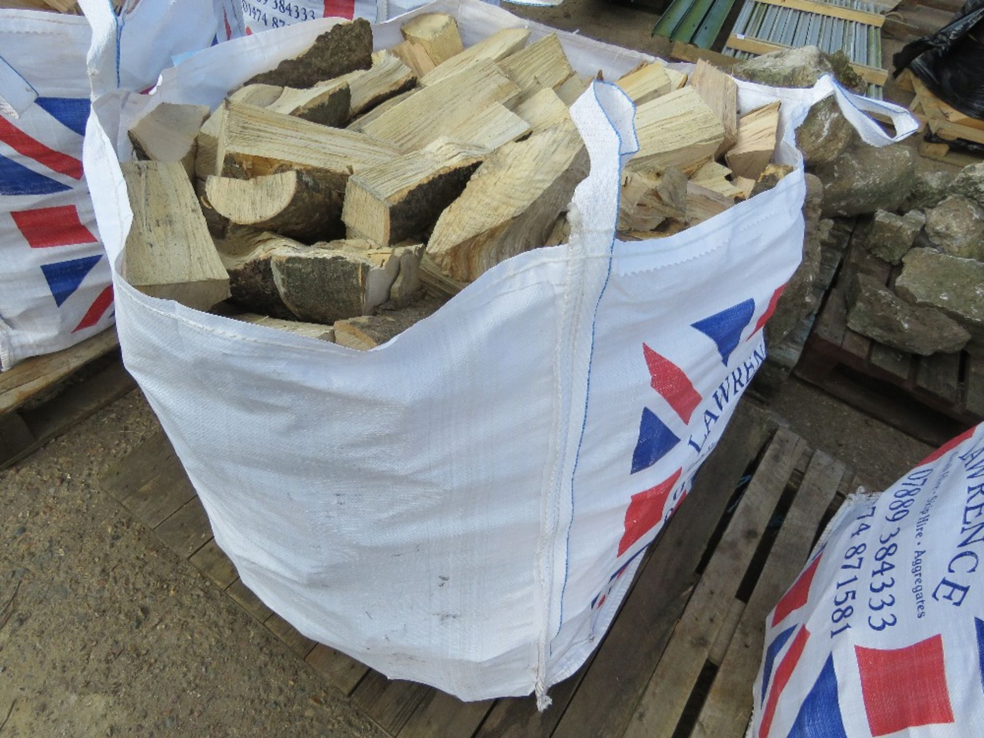 LARGE BULK BAG CONTAINING HARDWOOD FIREWOOD LOGS. ....THIS LOT IS SOLD UNDER THE AUCTIONEERS MARGIN - Image 2 of 2