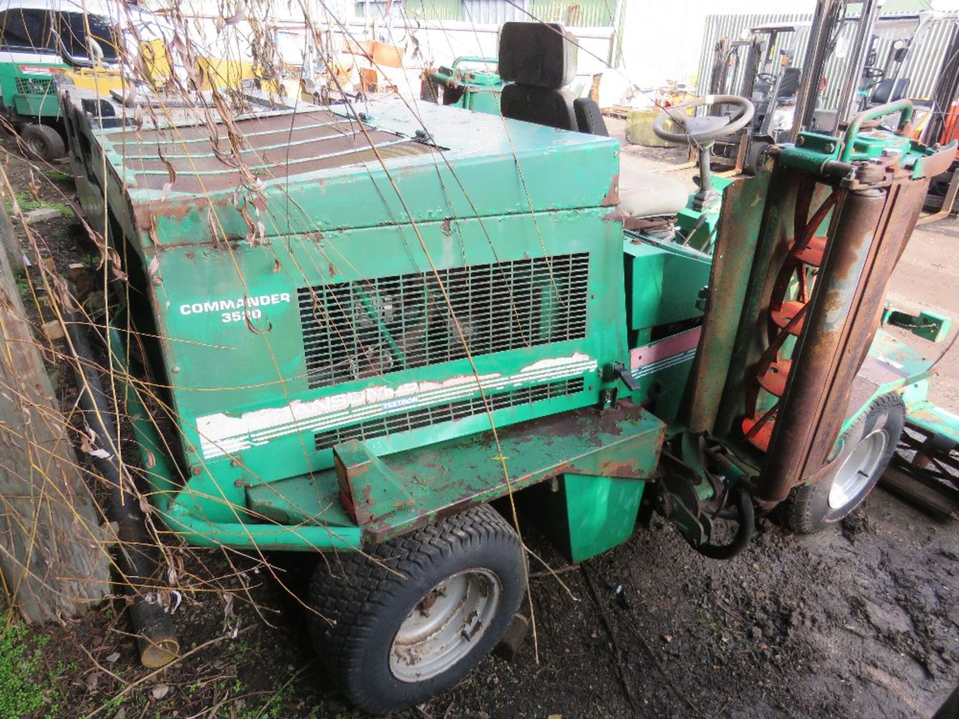 RANSOMES 520 5 GANG RIDE ON CYLINDER MOWER WITH KUBOTA ENGINE. WHEN TESTED WAS SEEN TO RUN, DRIVE, - Image 8 of 12