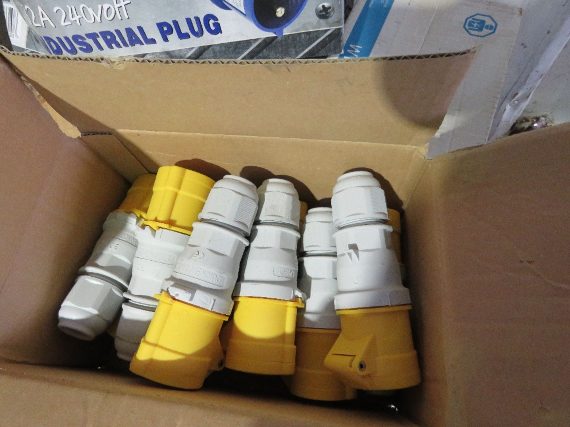 LARGE QUANTITY OF ELECTRICAL PLUGS, BULBS ETC. - Image 2 of 6