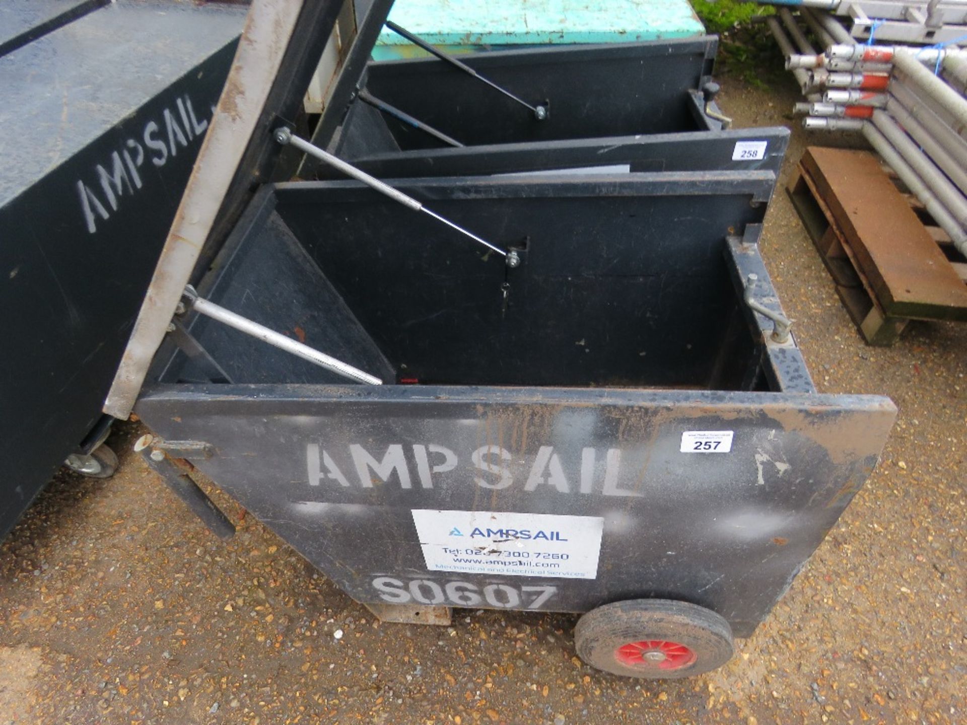 ARMORGARD HEAVY DUTY TOOL BOX BARROW UNLOCKED WITH KEYS AS SHOWN. SOURCED FROM COMPANY LIQUIDATION.