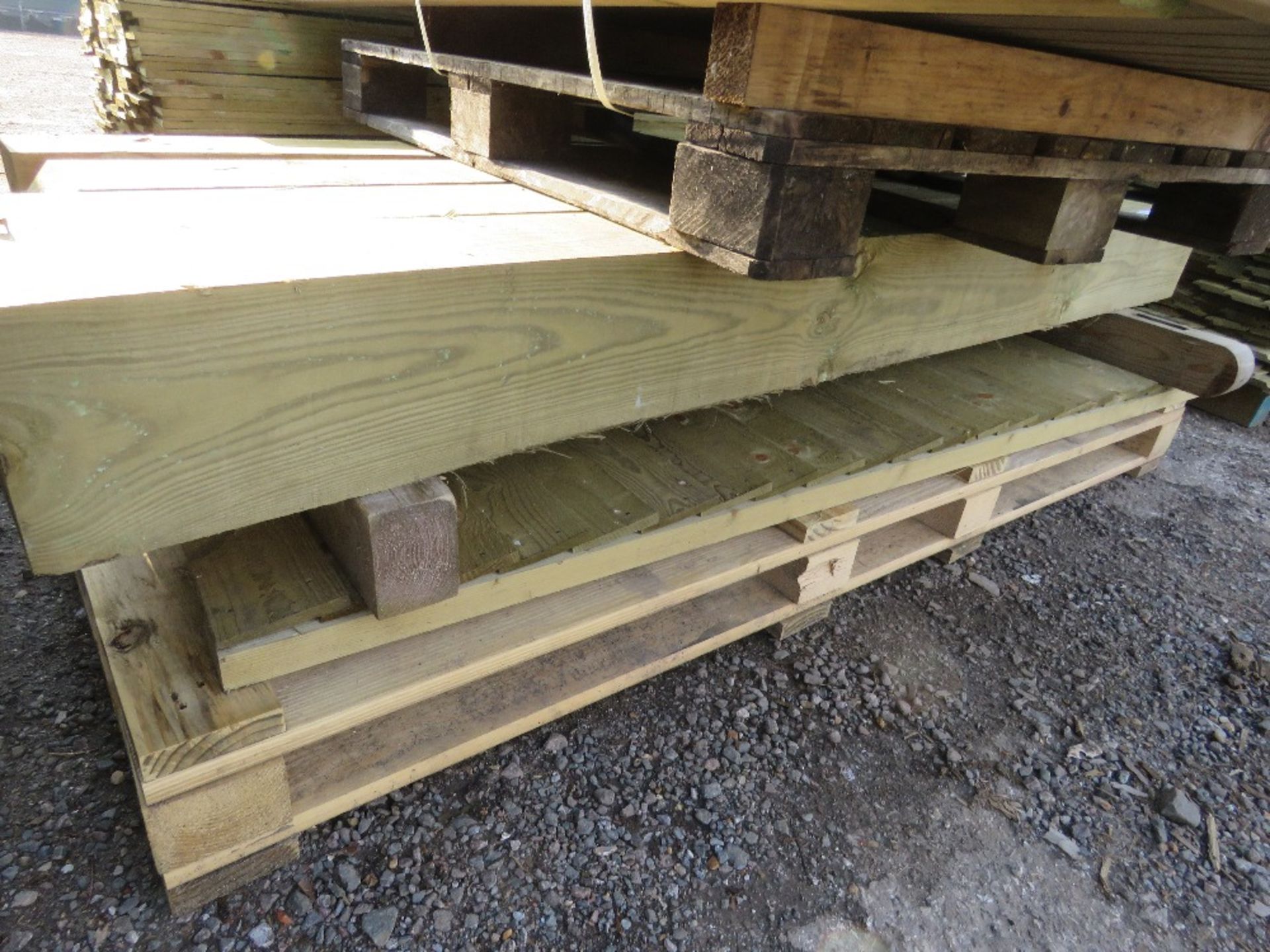 4NO HEAVY DUTY GATE POSTS 7" SQUARE X 2.1M LENGTH APPROX PLUS A FENCE PANEL. - Image 2 of 4