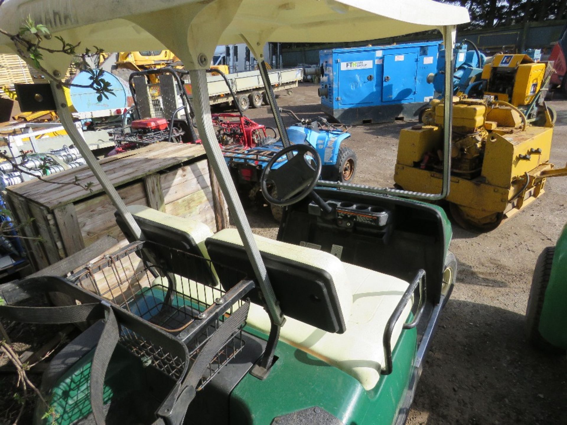 YAMAHA PETROL ENGINED GOLF BUGGY. WHNE TESTED WAS SEEN TO RUN AND DRIVE...SEE VIDEO. - Image 5 of 5