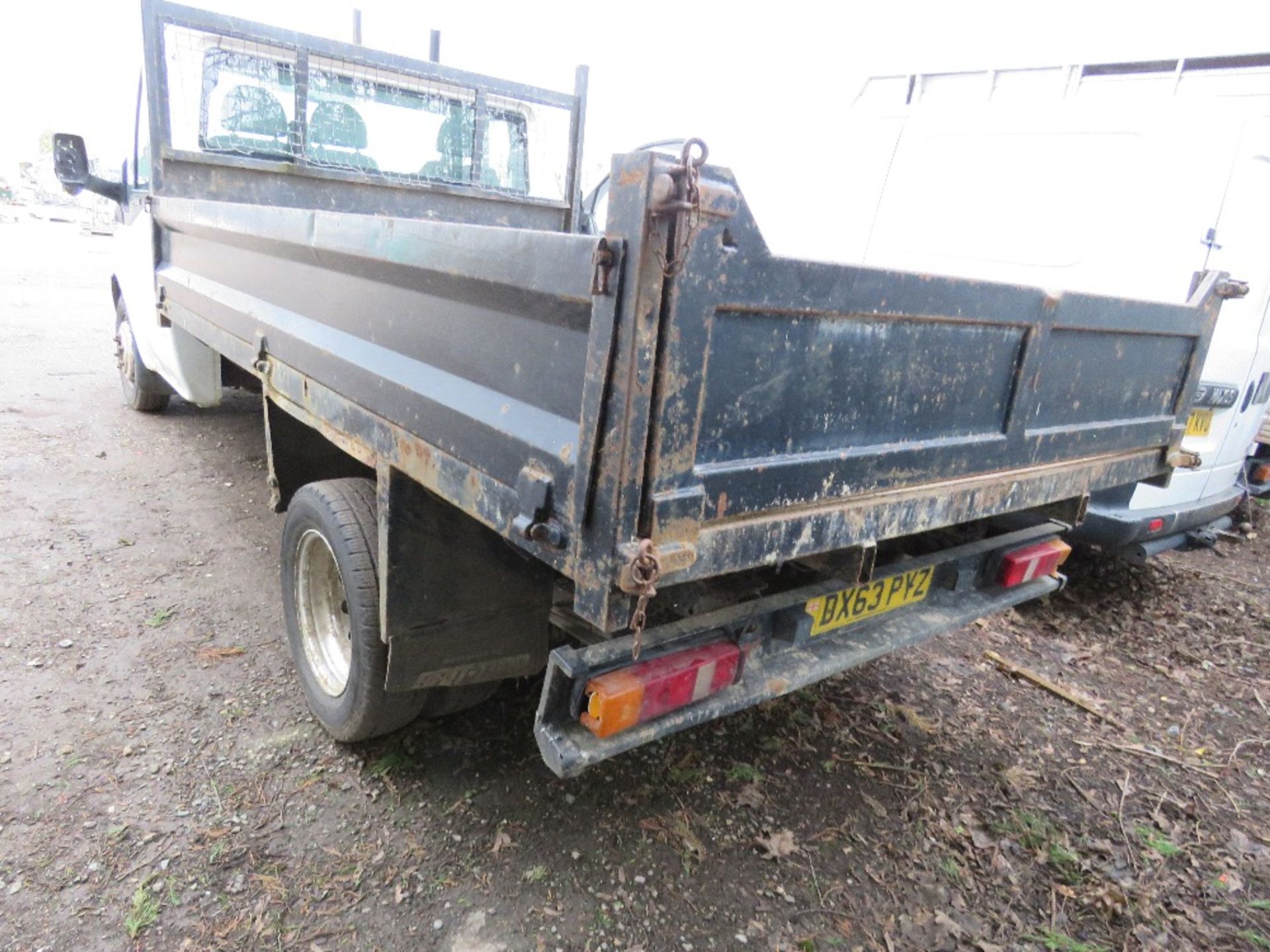 FORD TRANSIT TIPPER TRUCK REG:DX63 PYZ. WITH V5. MOT UNTIL 19/05/24. SOURCED FROM COMPANY LIQUIDATIO - Image 7 of 9