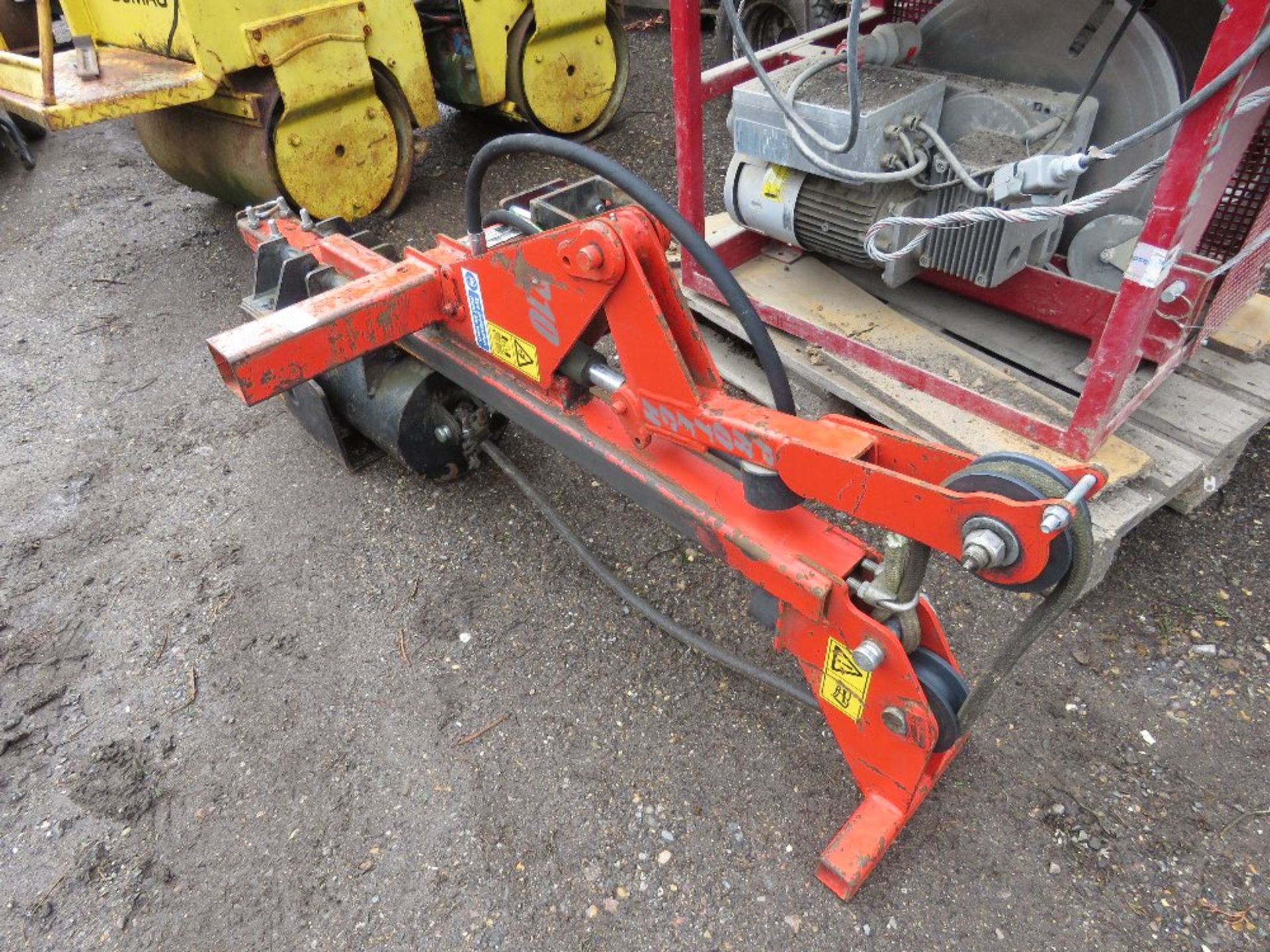 PROTECH P10 EXCAVATOR MOUNTED POST DRIVER / KNOCKER WITH DROP DOWN LEG, TO SUIT 1.5-2.5TONNE EXCAVAT - Bild 2 aus 6