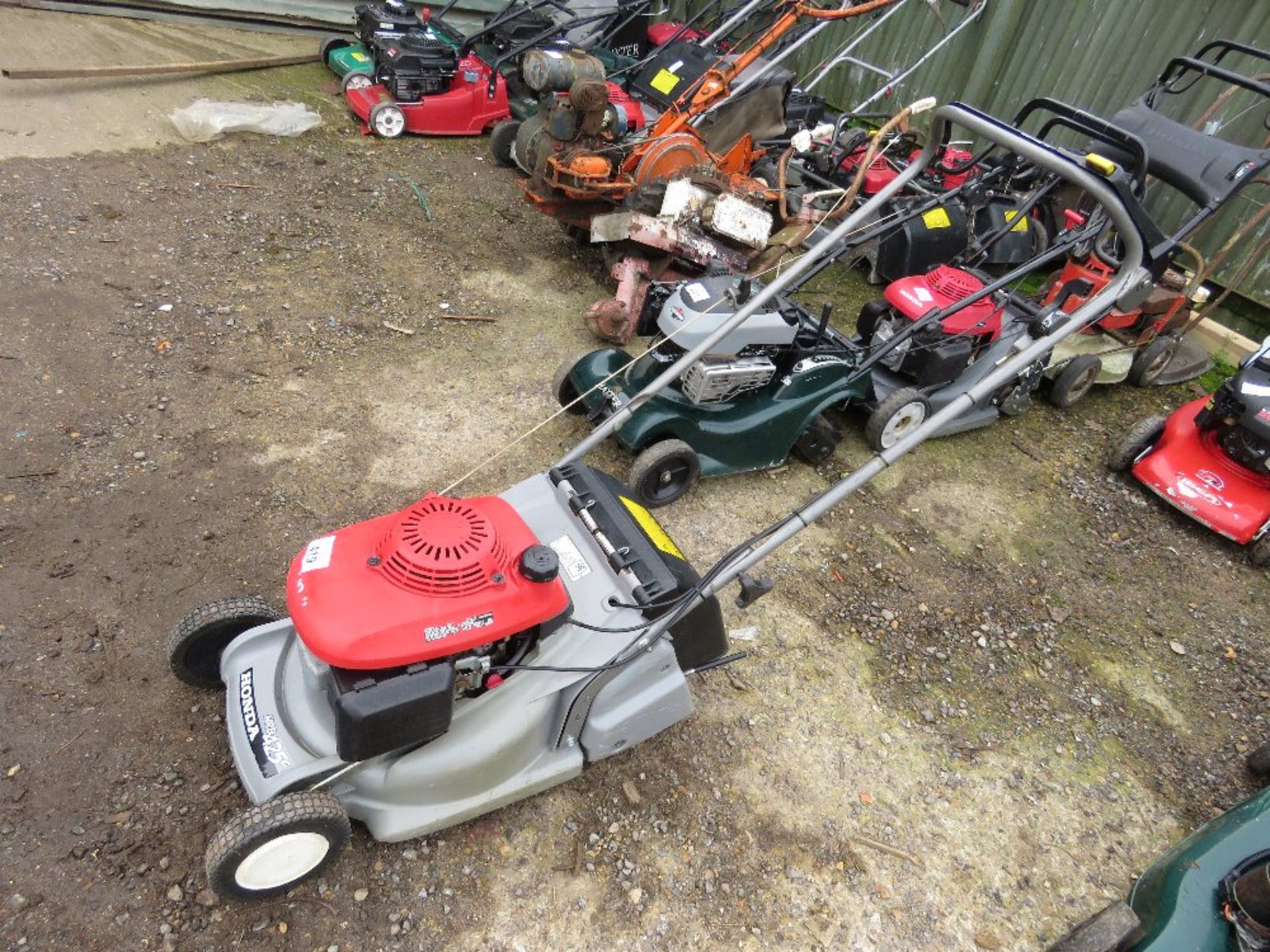 HONDA HRB425 PETROL ENGINE ROLLER MOWER, NO COLLECTOR.....THIS LOT IS SOLD UNDER THE AUCTIONEERS MAR - Image 3 of 4