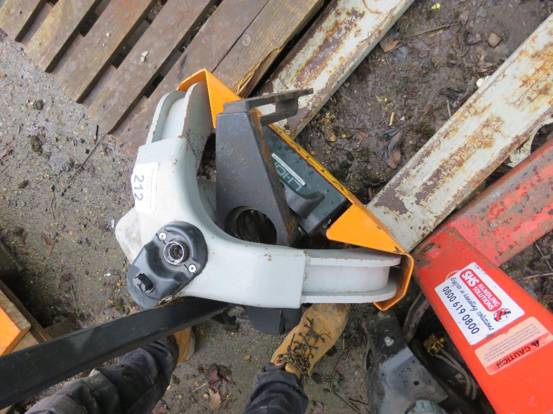 BATTERY POWERED PALLET TRUCK, CONDITION UNKNOWN. SOURCED FROM COMPANY LIQUIDATION. - Image 3 of 3