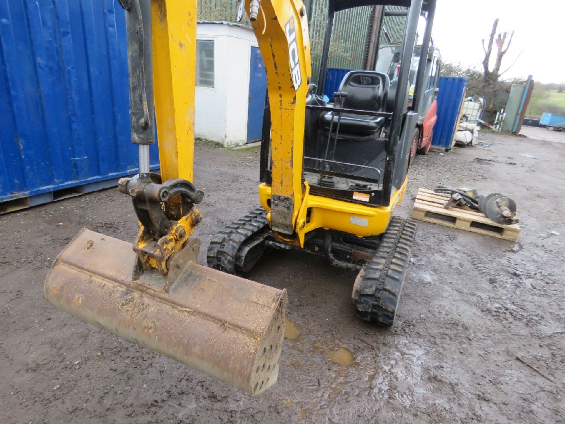 JCB 8018CTS RUBBER TRACKED MINI EXCAVATOR YEAR 2017, 1017 REC HOURS. WITH ONE BUCKET AND A POST HOLE - Image 4 of 12