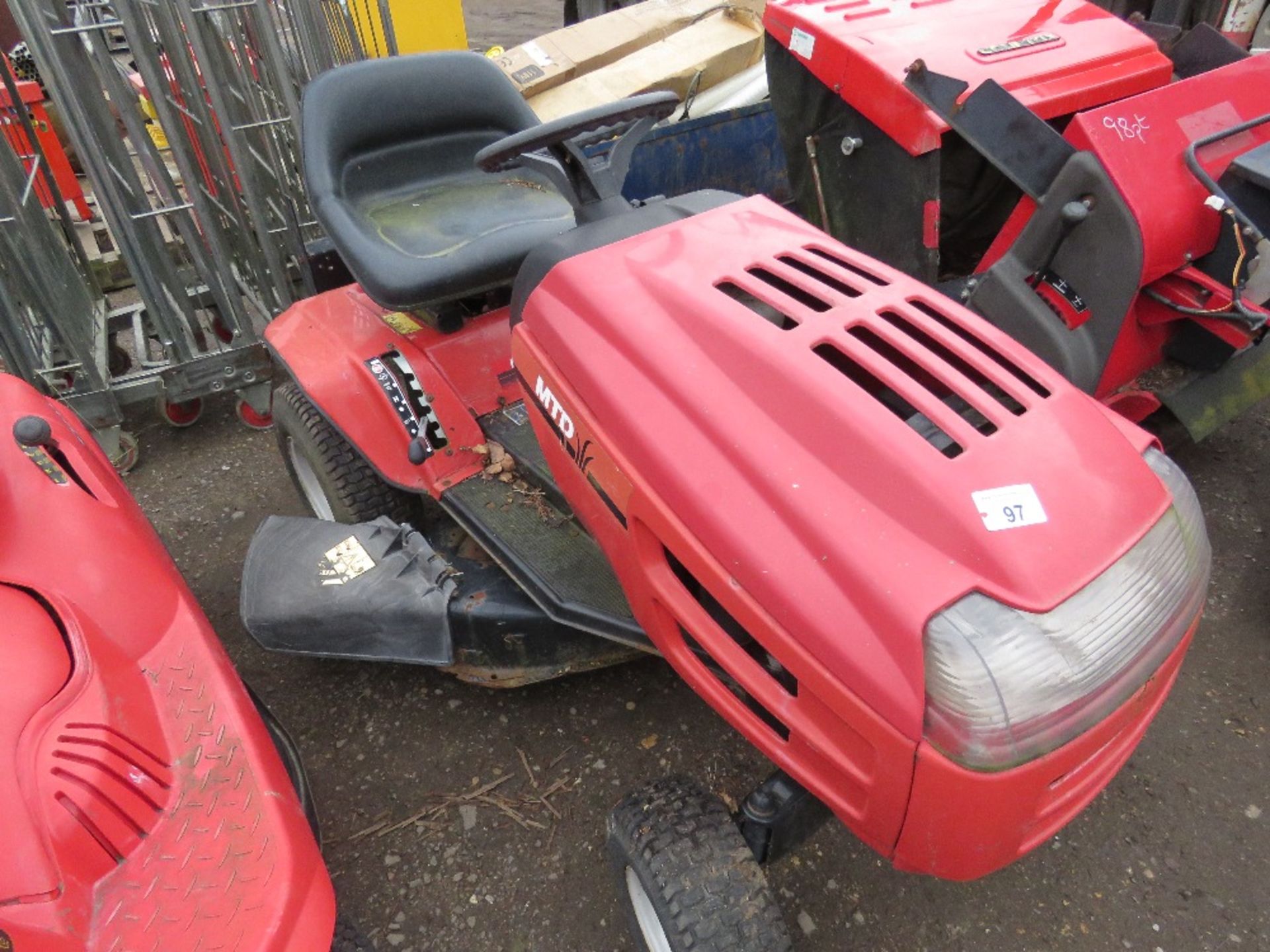 MTD RIDE ON MOWER....THIS LOT IS SOLD UNDER THE AUCTIONEERS MARGIN SCHEME, THEREFORE NO VAT WILL BE - Image 2 of 4