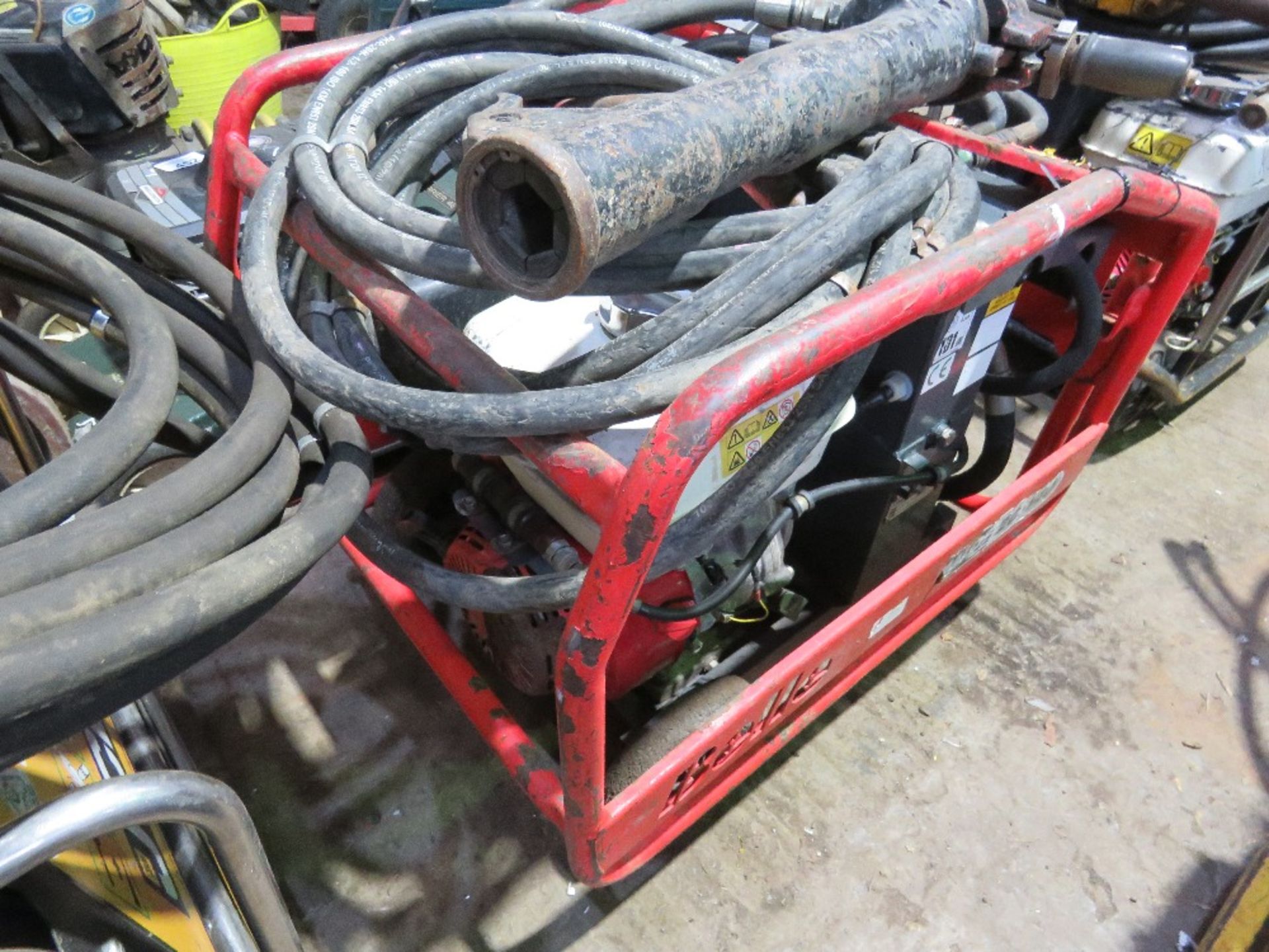 BELLE HYDRAULIC BREAKER PACK WITH HOSE AND GUN. - Image 6 of 6