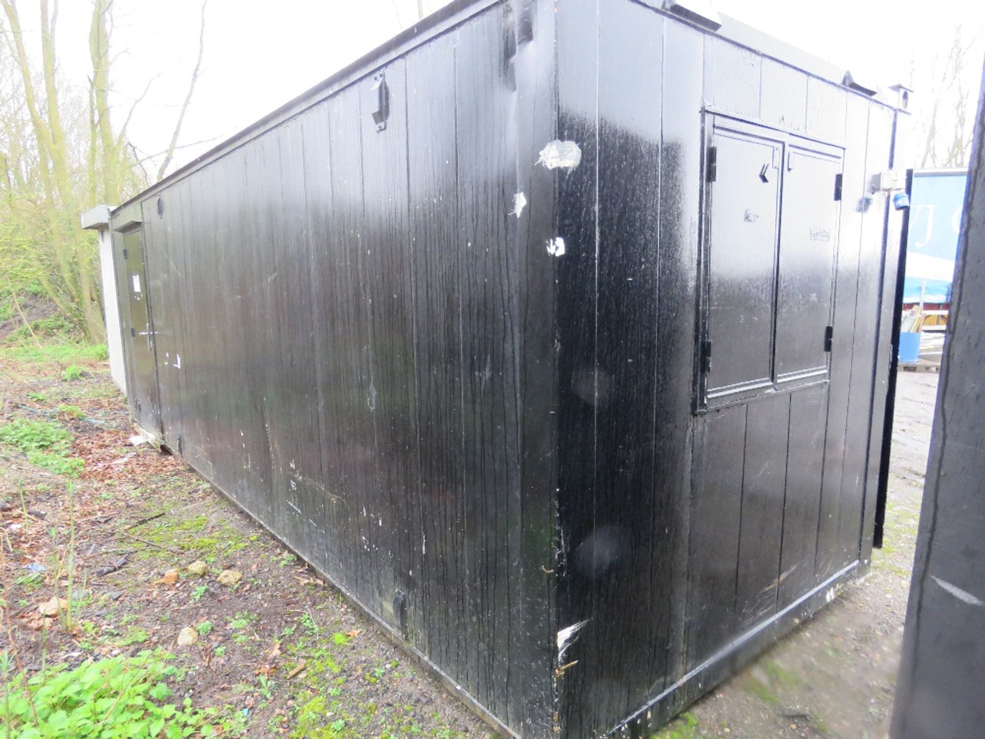 SECURE PORTABLE SITE OFFICE CONTAINER 24FT X 8FT APPROX. . SOURCED FROM COMPANY LIQUIDATION. - Image 3 of 8