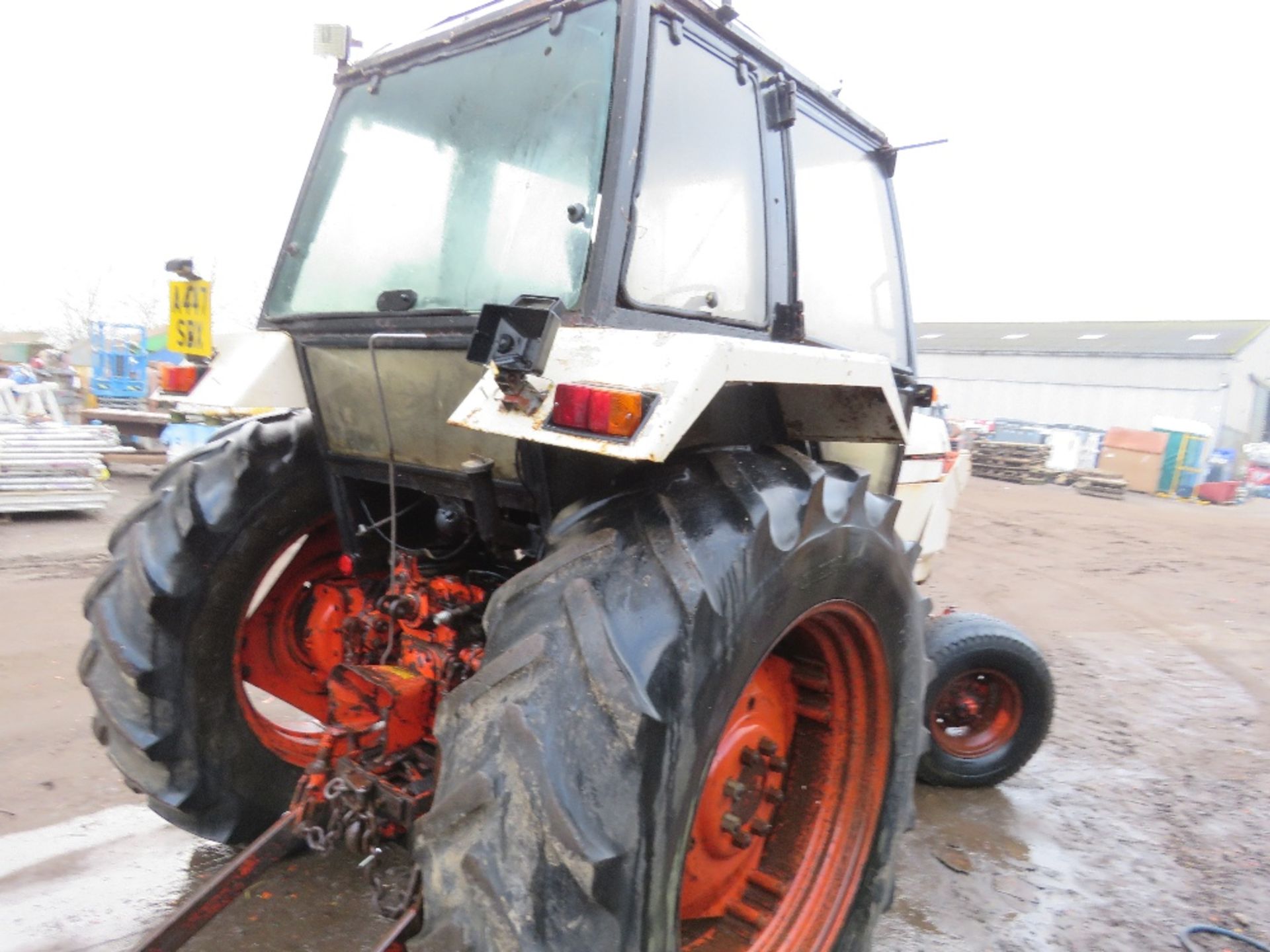 DAVID BROWN 2 WHEEL DRIVE TRACTOR. SOURCED FROM DEPOT CLOSURE. WHEN TESTED WAS SEEN TO RUN AND DRIVE - Image 4 of 11