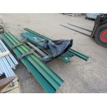 PALLET CONTAINING GREEN PALLISADE FENCING. 4 POSTS @ 2.73M HEIGHT PLUS PALINGS @ 1.95M PLUS SOME BOL