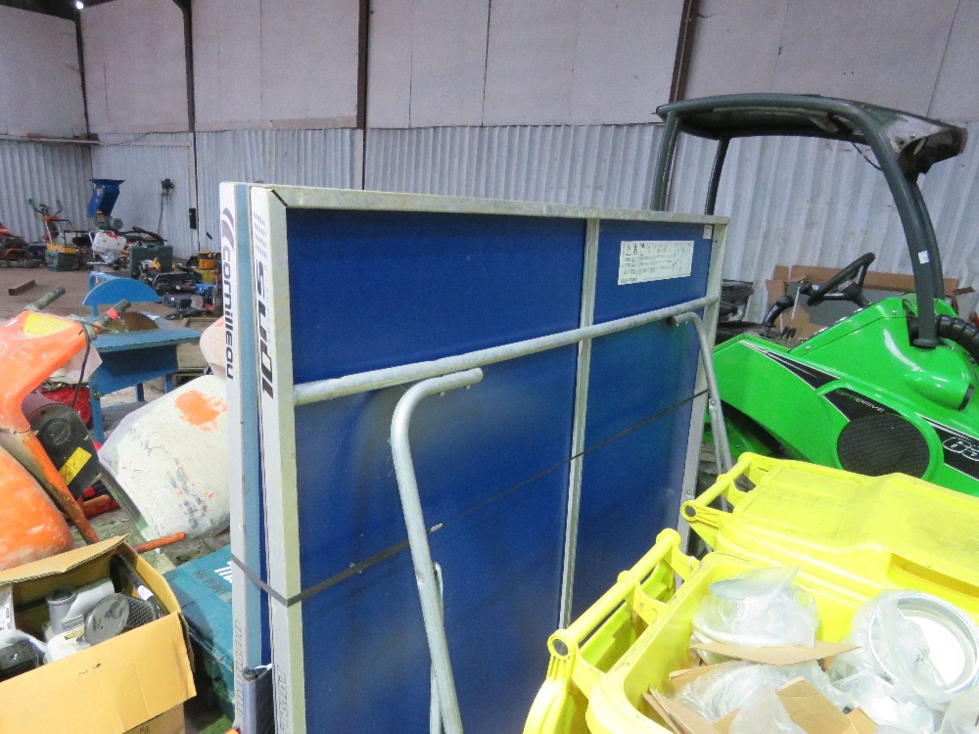 CORNILLEAU TABLE TENNIS TABLE WITH WHEELS AND BUILT IN NET. - Image 5 of 7