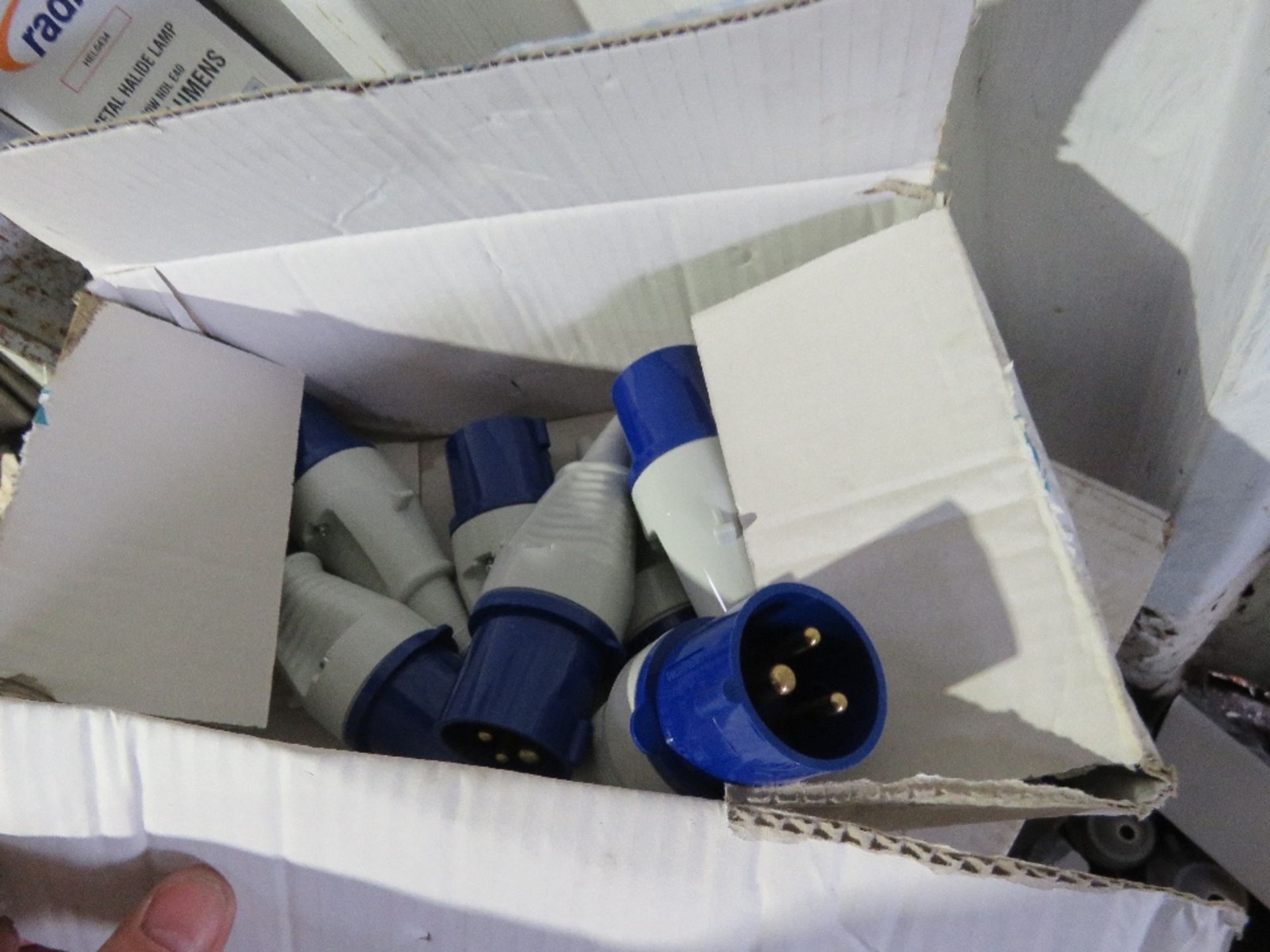 LARGE QUANTITY OF ELECTRICAL PLUGS, BULBS ETC. - Image 6 of 6