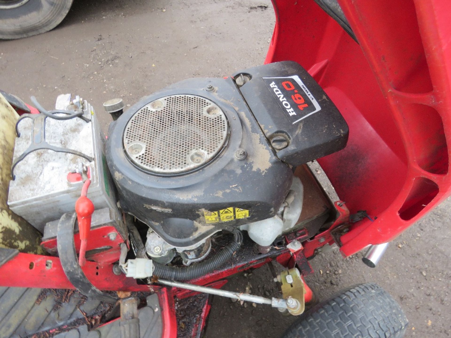 COUNTAX RIDE ON MOWER WITH POWER COLLECTOR.....THIS LOT IS SOLD UNDER THE AUCTIONEERS MARGIN SCHEME, - Image 3 of 5