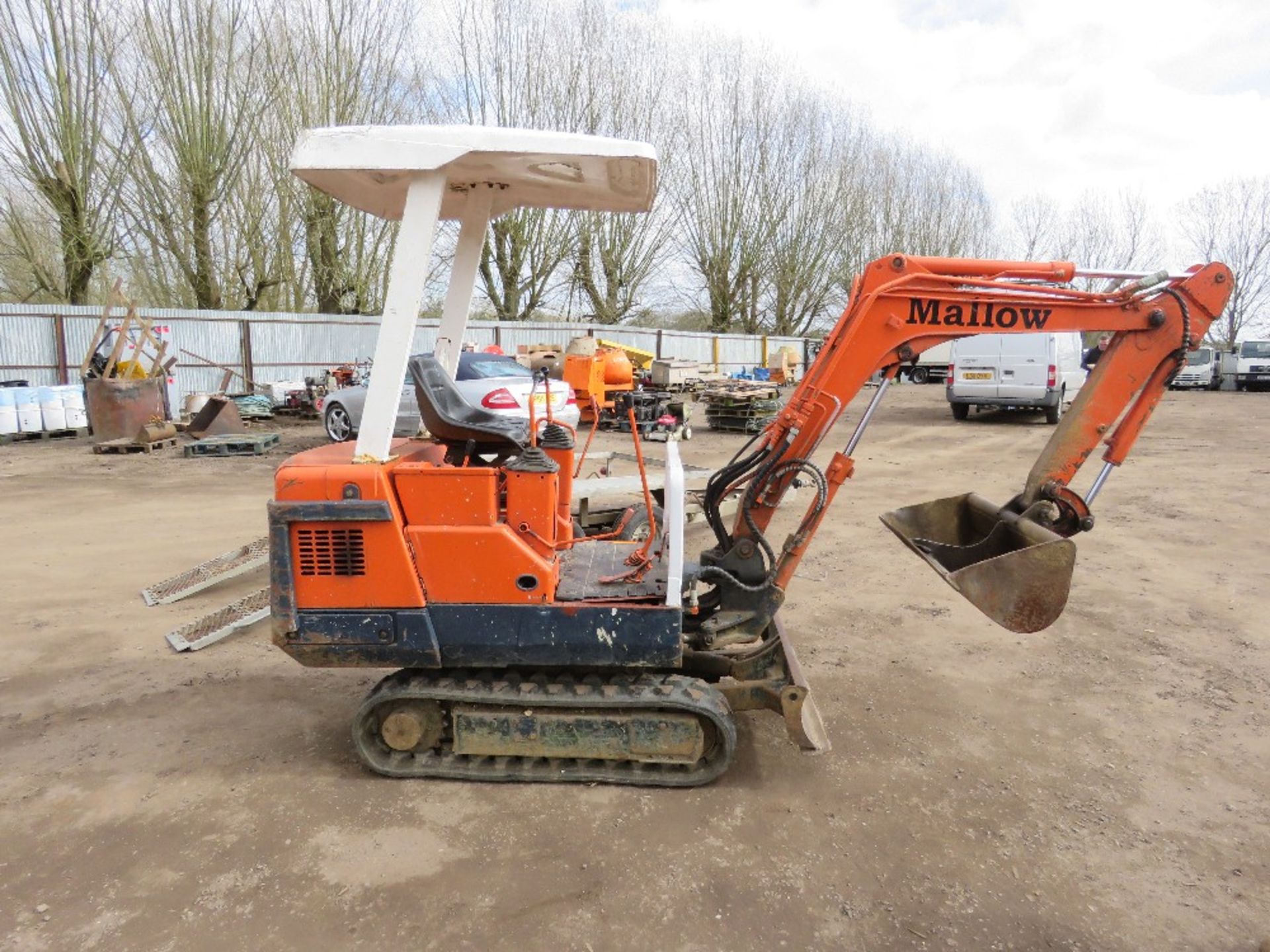 KUBOTA 36 MINI EXCAVATOR PACKAGE CONSISTING OF 4NO BUCKETS, HYDRAULIC BREAKER, MINI DIGGER TRAILER A