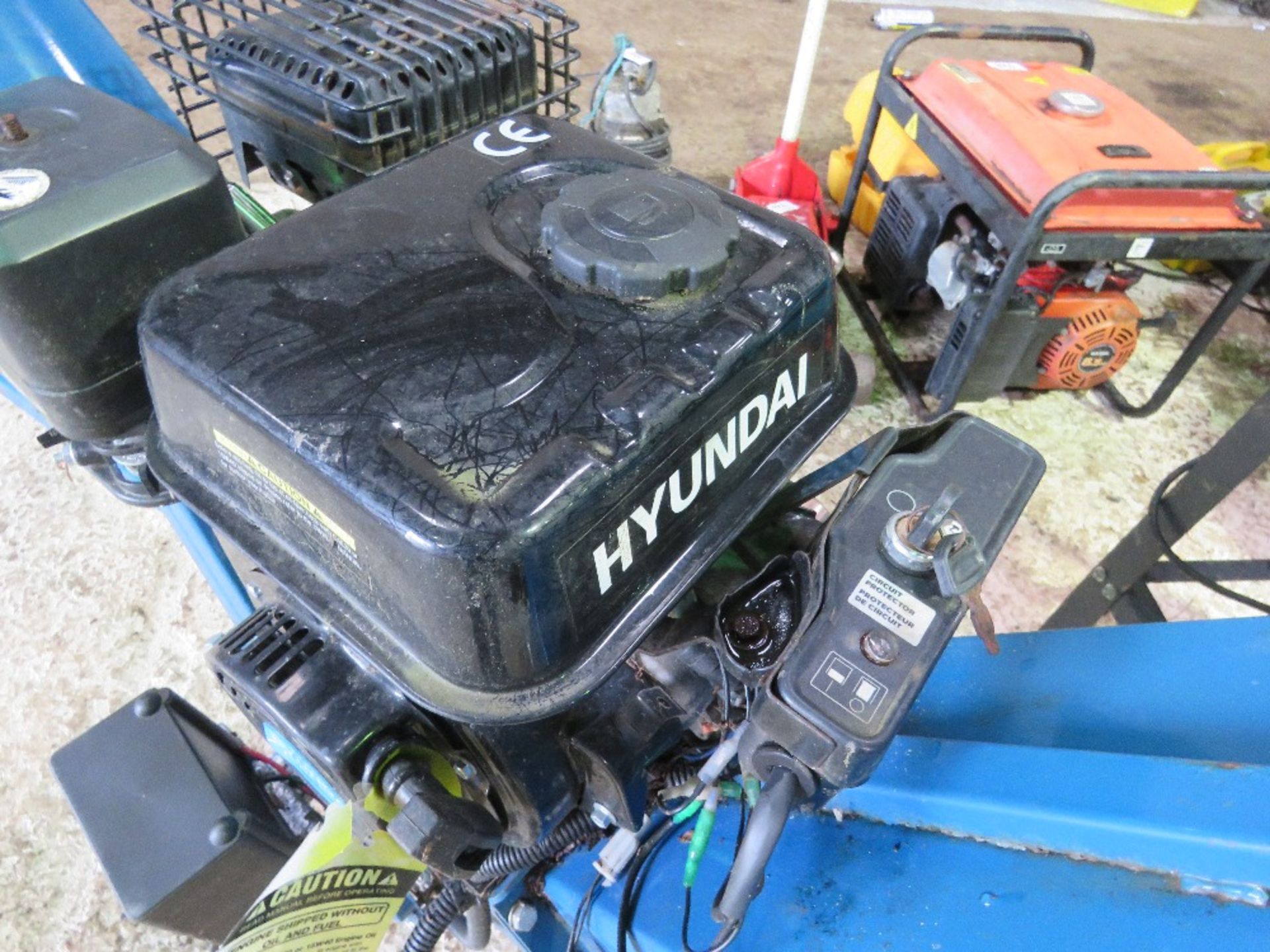 HYUNDAI HYCH7070E-2 PETROL ENGINED CHIPPER, TOWABLE BY GARDEN TRACTOR. KEY START, APPEARS LITTLE USE - Bild 7 aus 8