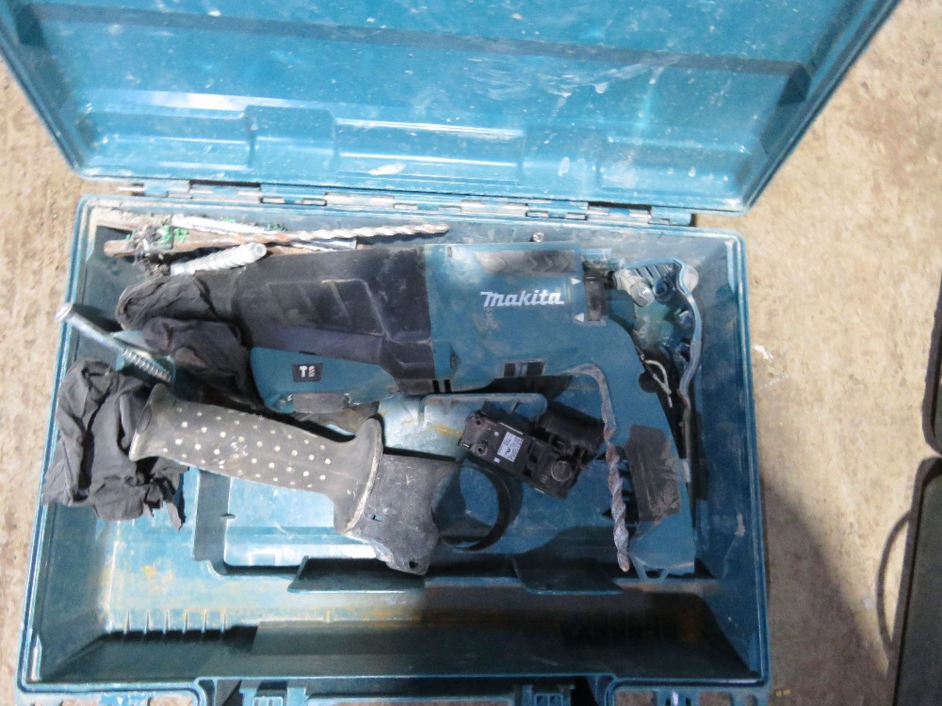 JIGSAW, 2 X DRILLS PLUS A BOX OF FITTINGS. SOURCED FROM COMPANY LIQUIDATION. - Image 2 of 4