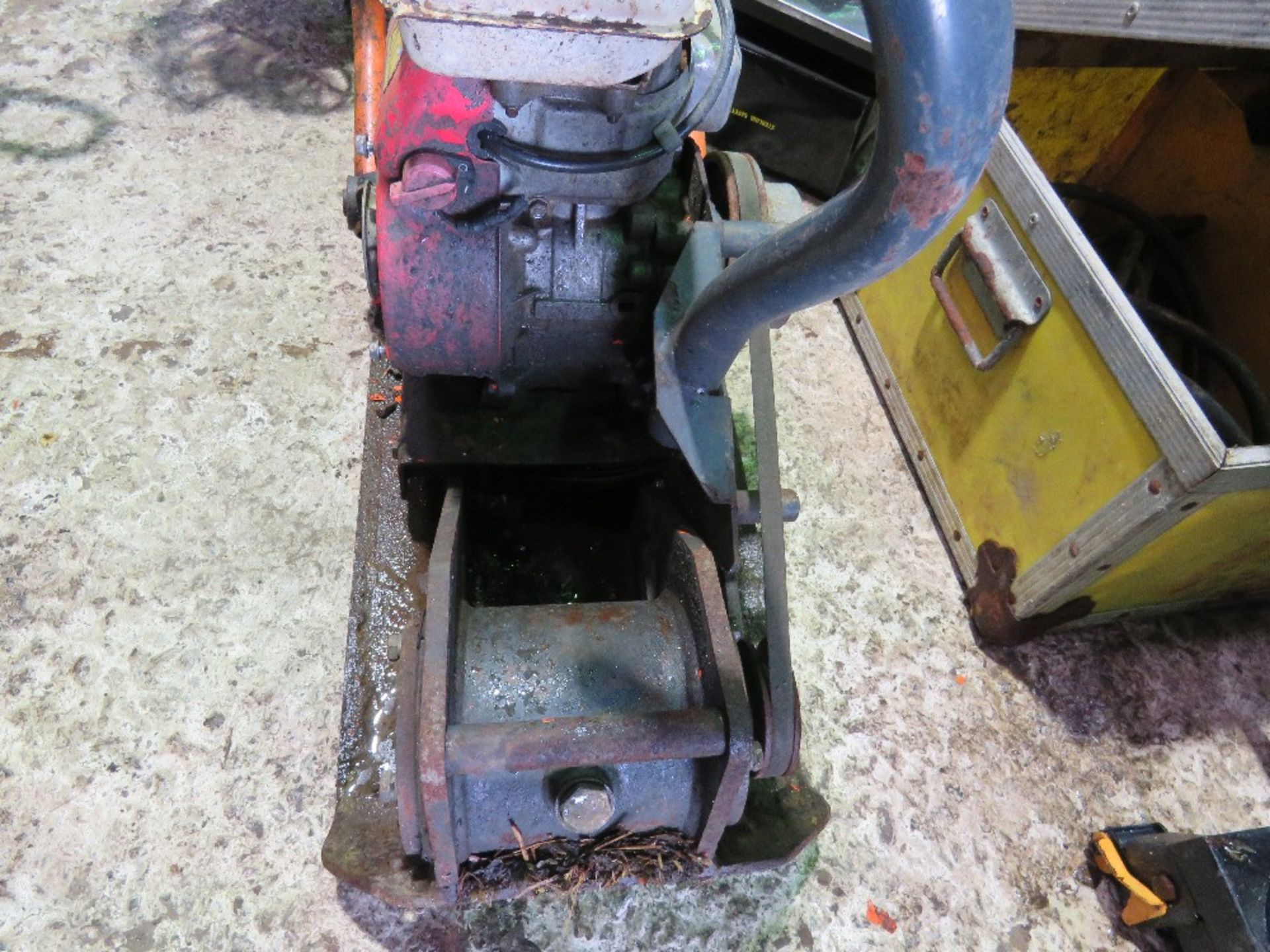 PETROL ENGINED COMPACTION PLATE, INCOMPLETE.....SOURCED FROM DEPOT CLOSURE. - Image 2 of 4