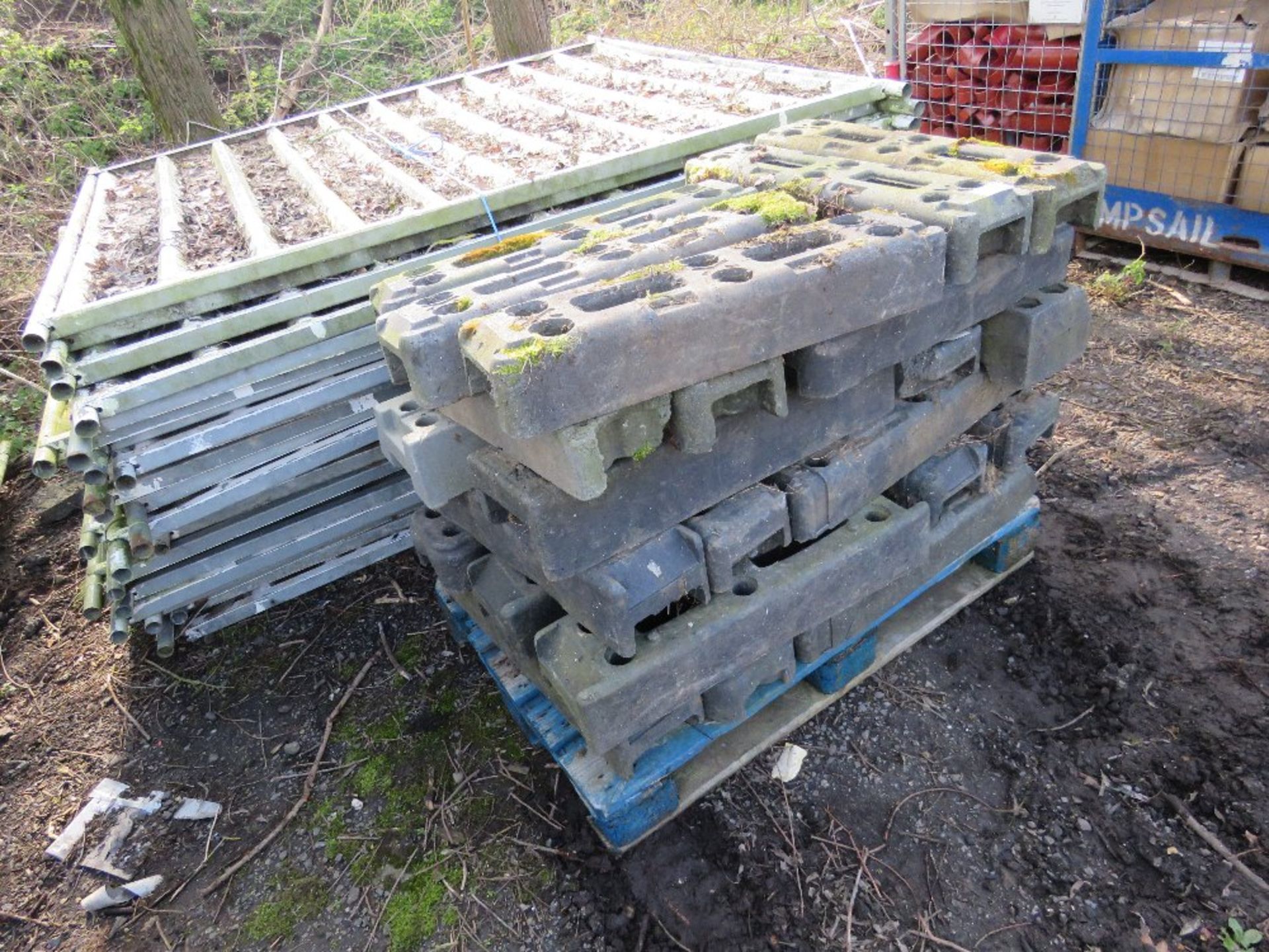 STACK OF 24NO HERAS TYPE SOLID SITE FENCE PANELS 1.8M HEIGHT X 2.1M WIDTH APPROX WITH A PALLET OF FE - Image 3 of 3