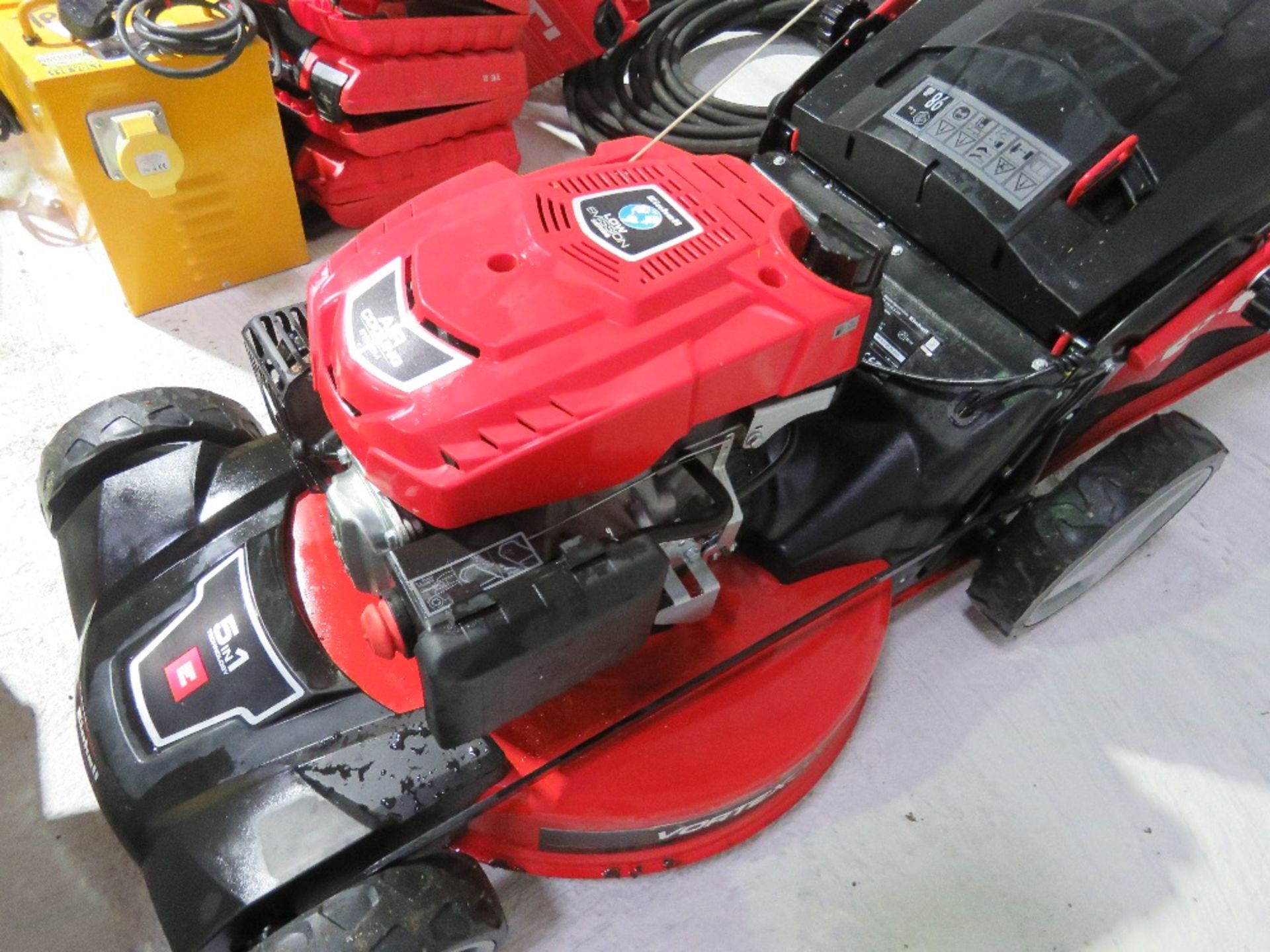 EINHELL HEAVY DUTY PETROL ENGINED MOWER WITH COLLECTOR, OWNER RETIRING. THIS LOT IS SOLD UNDER TH - Bild 3 aus 4