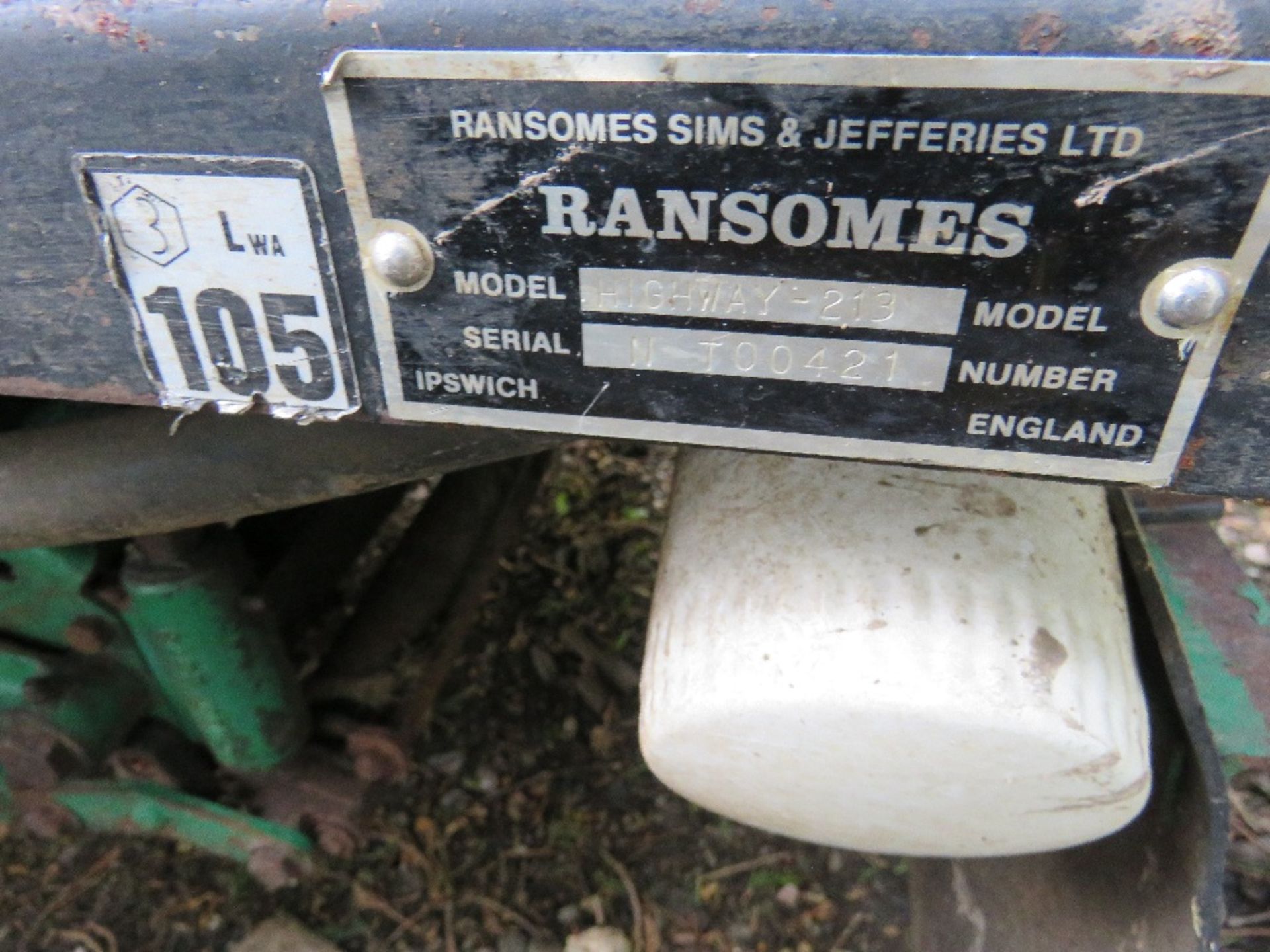 RANSOMES 213 TRIPLE RIDE ON CYLINDER MOWER WITH KUBOTA ENGINE. WHEN TESTED WAS SEEN TO RUN, DRIVE, M - Image 10 of 10