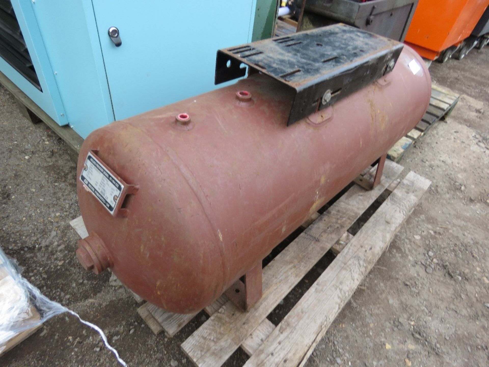 AIR RECEIVER TANK. - Image 2 of 4