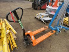 HYDRAULIC PALLET TRUCK, HANDLE BENT.