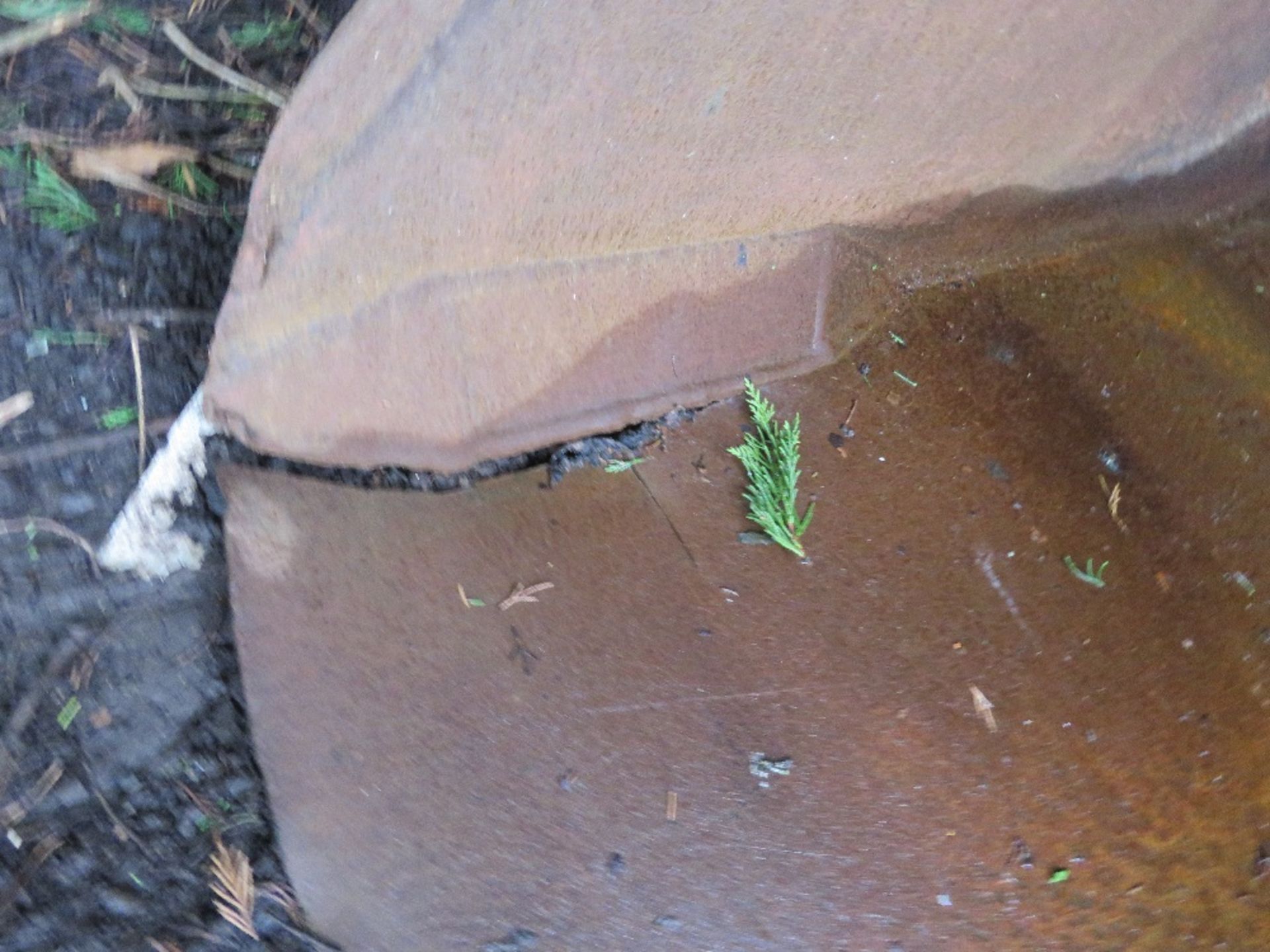 TELEHANDLER BUCKET, 2.3M WIDTH APPROX, NEEDS SOME REPAIR ON FRONT CORNER AS SHOWN. JCB STYLE BRACKET - Image 3 of 4