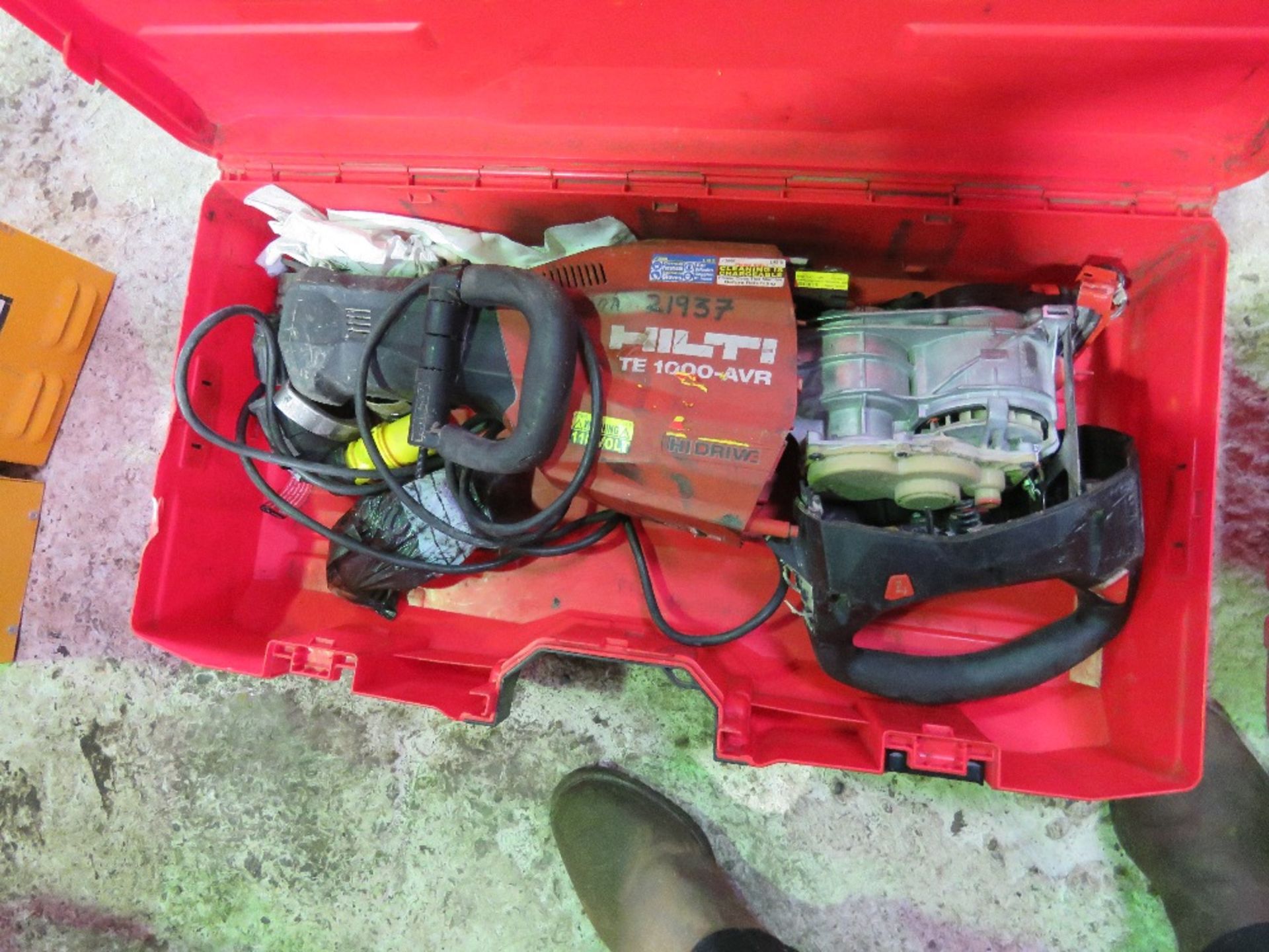 2NO DRILLS FOR SPARES/REPAIR: MAKITA AND HILTI. - Image 4 of 6