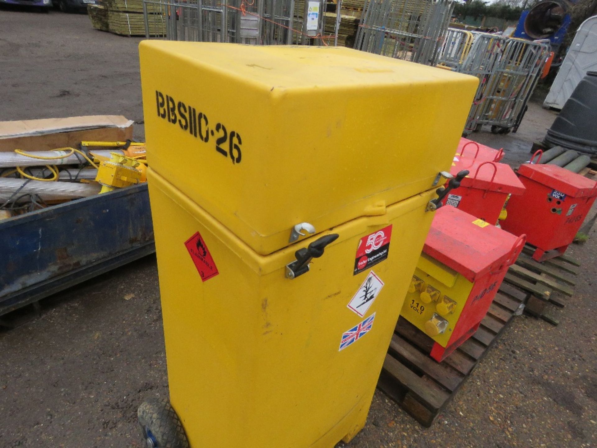 TRAILER ENGINEERING BOWSER BARROW.