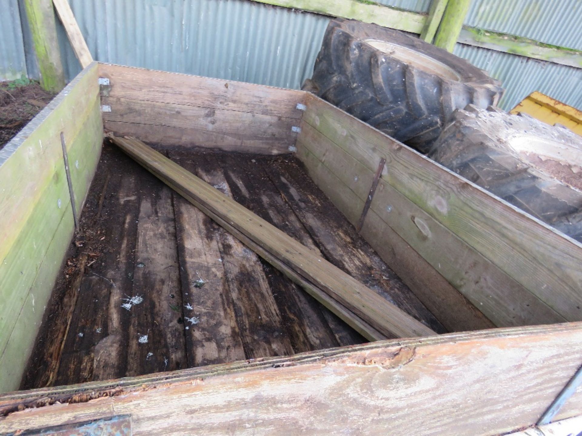 SINGLE AXLED CAR TRAILER 7FT X 4FT APPROX.....THIS LOT IS SOLD UNDER THE AUCTIONEERS MARGIN SCHEME, - Image 2 of 7