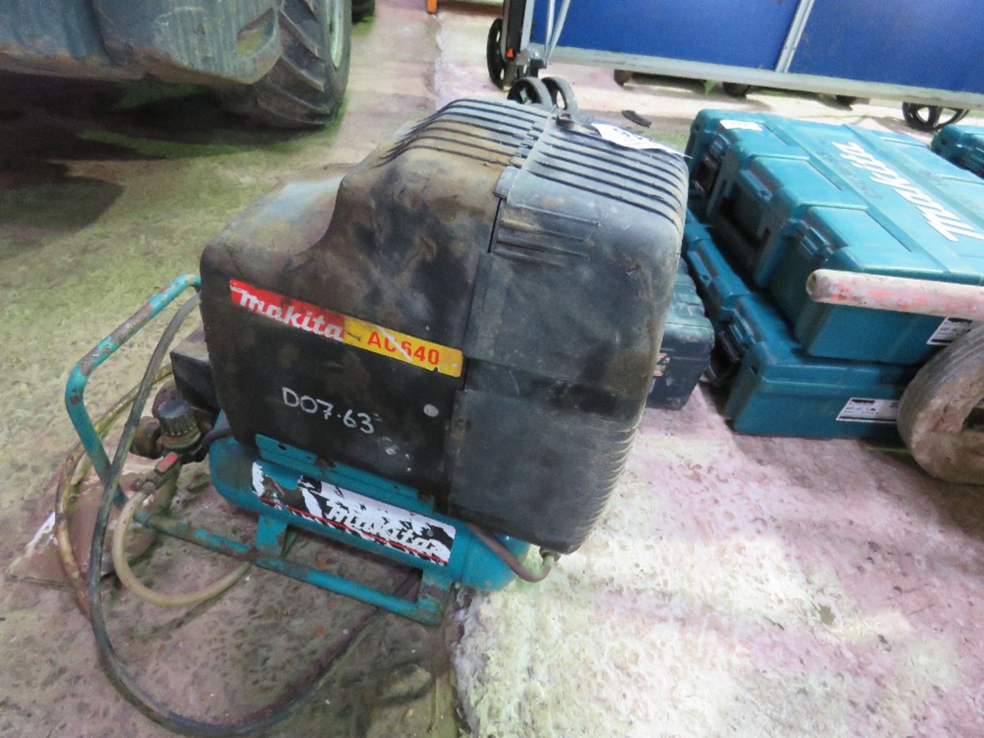 MAKITA 110VOLT MINI COMPRESSOR. - Bild 2 aus 3