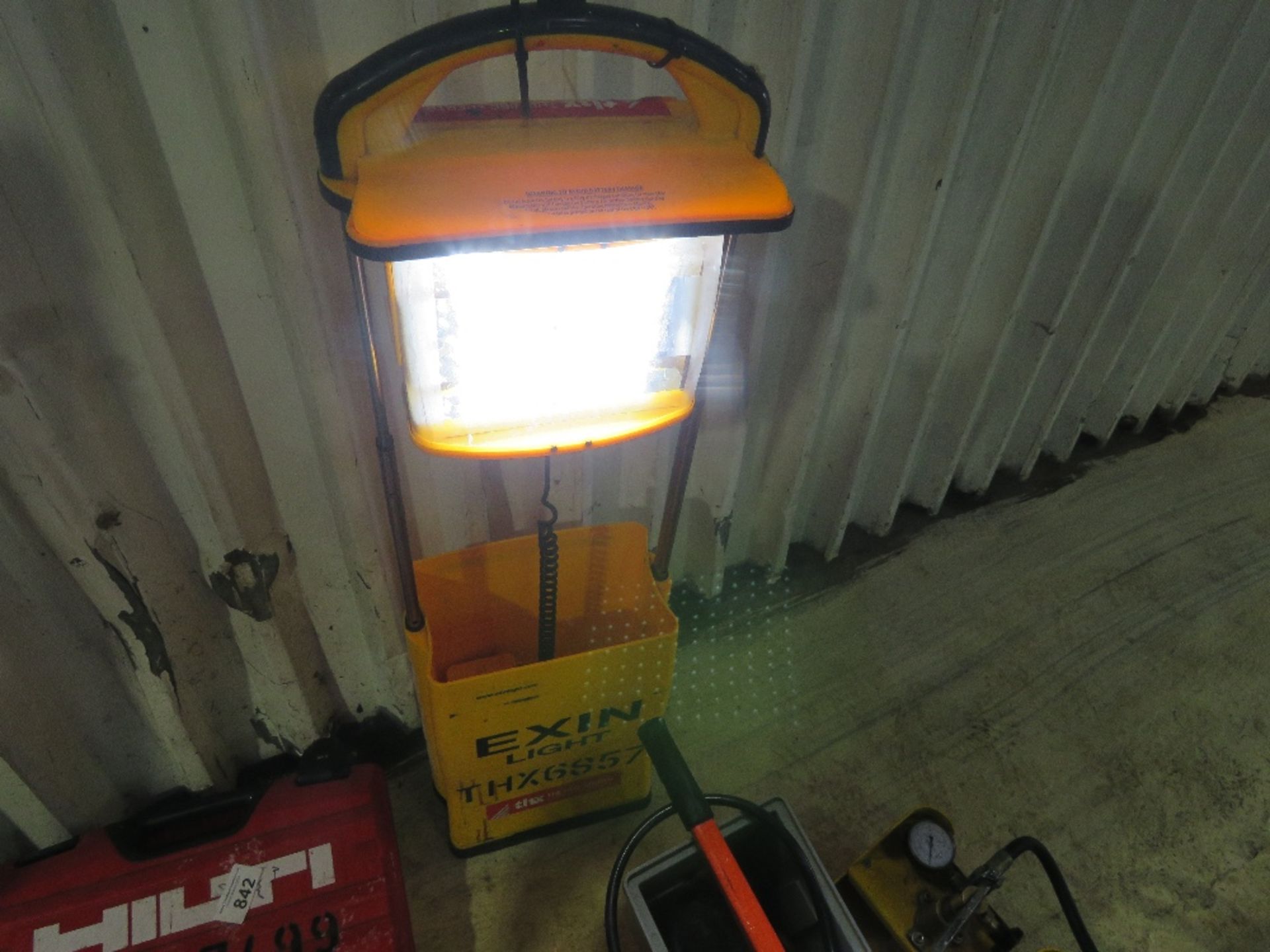 EXIN BATTERY POWERED WORK LIGHT. THX6857 - Image 2 of 3