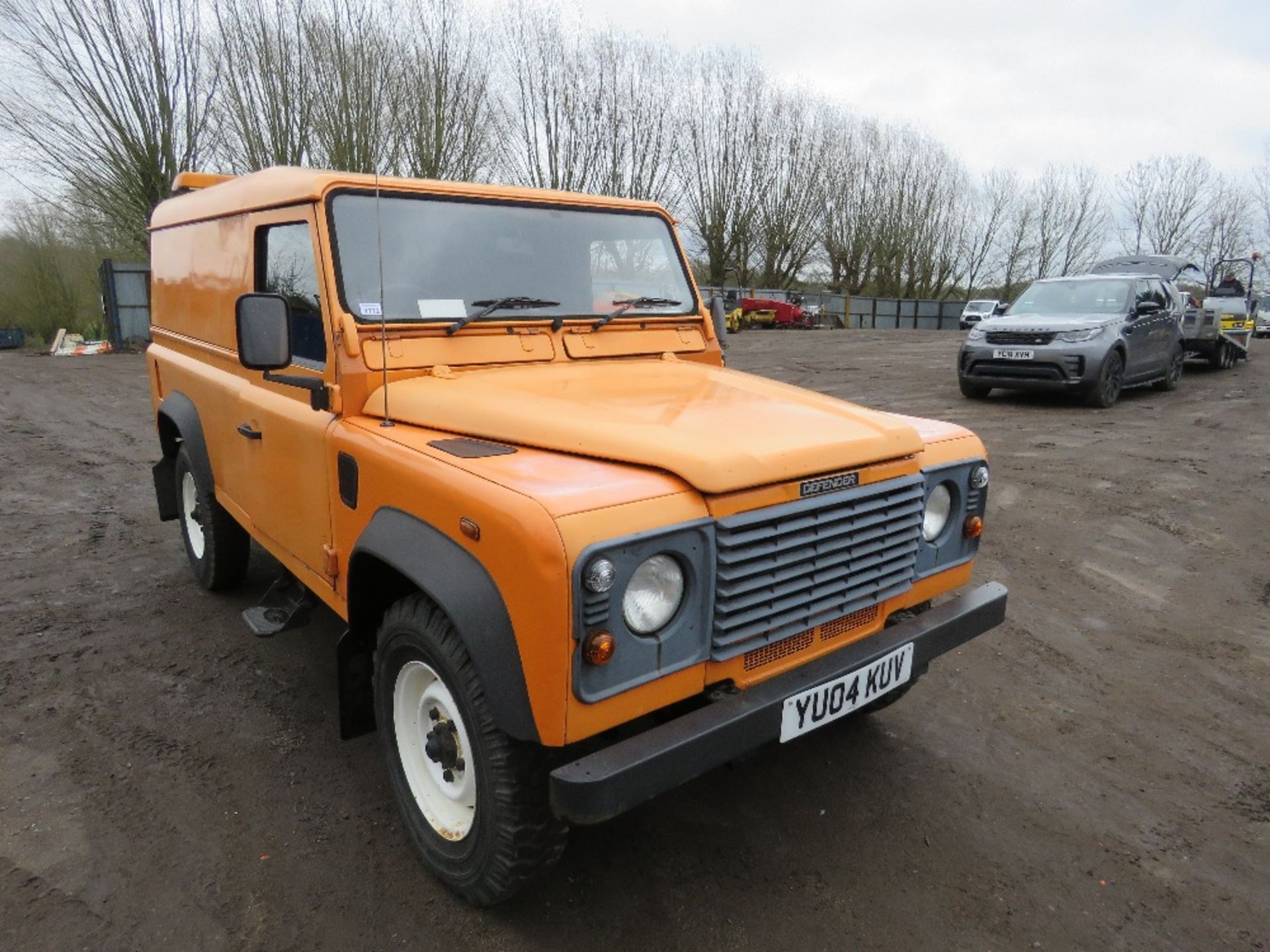 LANDROVER 110 REG YU04 KUV. 98,315 REC MILES. TD5 DIESEL ENGINE. WITH V5 AND TEST UNTIL 26/02/25. O - Image 4 of 21