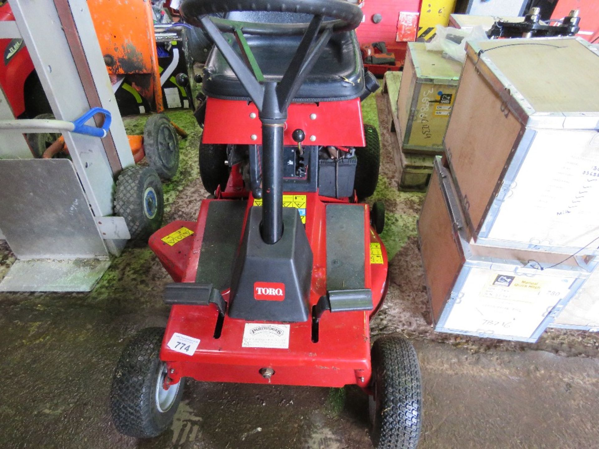 WHEELHORSE 8-25 RIDE ON MOWER. BATTERY LOW, UNTESTED.....THIS LOT IS SOLD UNDER THE AUCTIONEERS MARG - Image 3 of 7