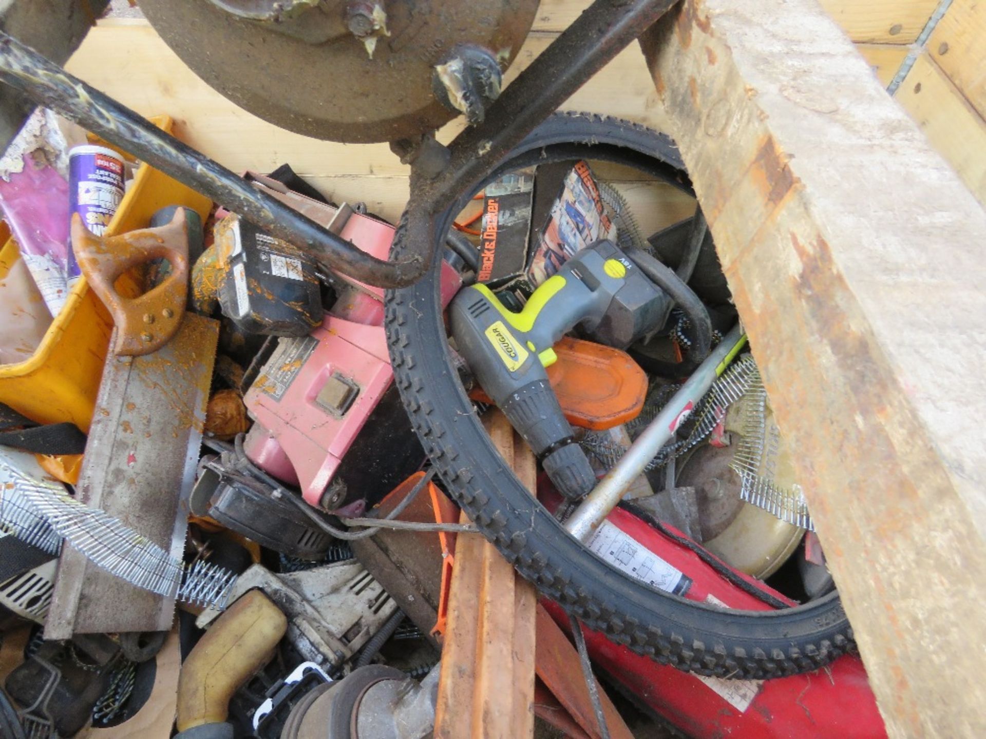 STILLAGE OF ASSORTED SUNDRIES AND TOOLS PLUS A HONDA WATER PUMP.....THIS LOT IS SOLD UNDER THE AUCTI - Image 4 of 5