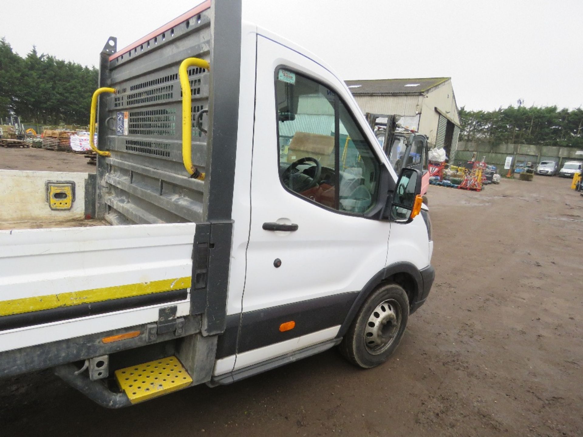FORD TRANSIT DROP SIDE TRUCK REG:GF67 XAH. 147,016 REC MILES. WITH V5 AND MOT 17/11/24 FIRST REGIST - Image 7 of 12
