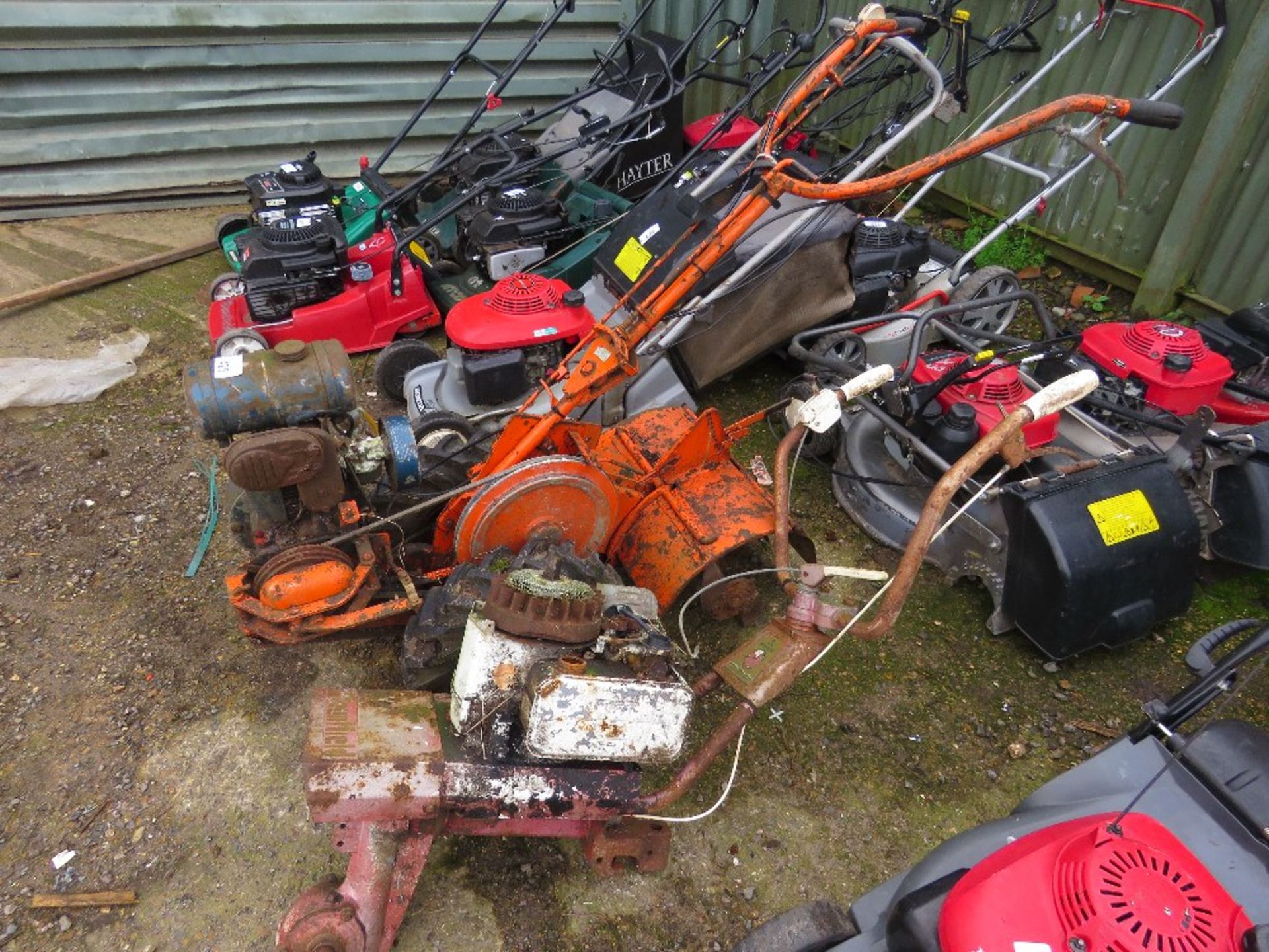HOWARD 300 PETROL ROTORVATOR PLUS A MOUNTFIELD CHASSIS....THIS LOT IS SOLD UNDER THE AUCTIONEERS MAR - Bild 2 aus 8