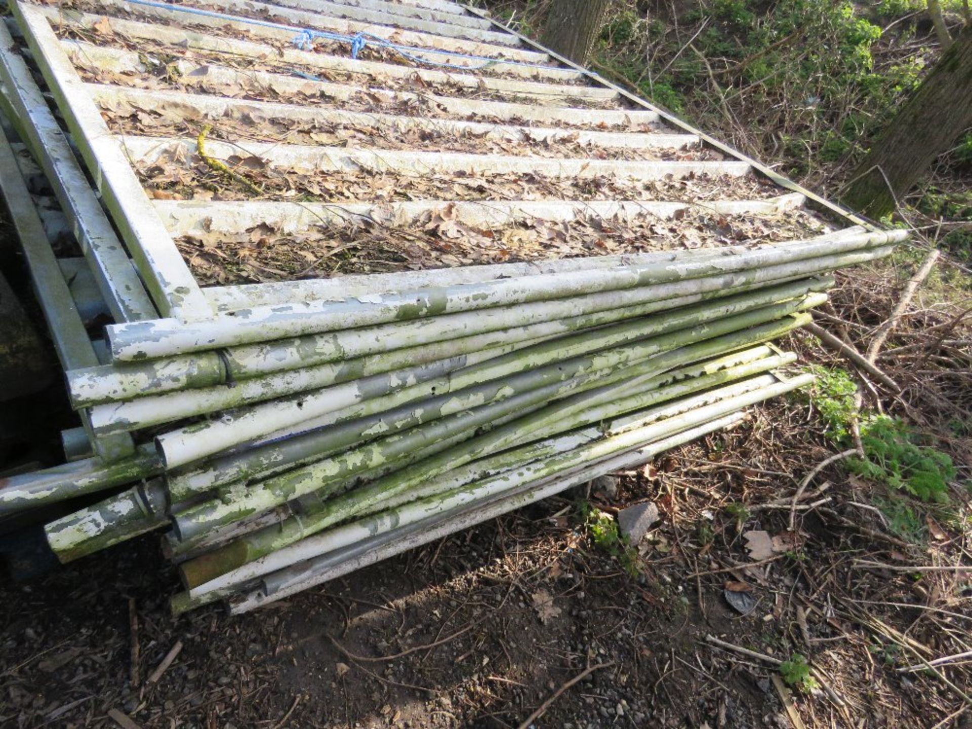 STACK OF 24NO HERAS TYPE SOLID SITE FENCE PANELS 1.8M HEIGHT X 2.1M WIDTH APPROX WITH A PALLET OF FE - Image 2 of 3