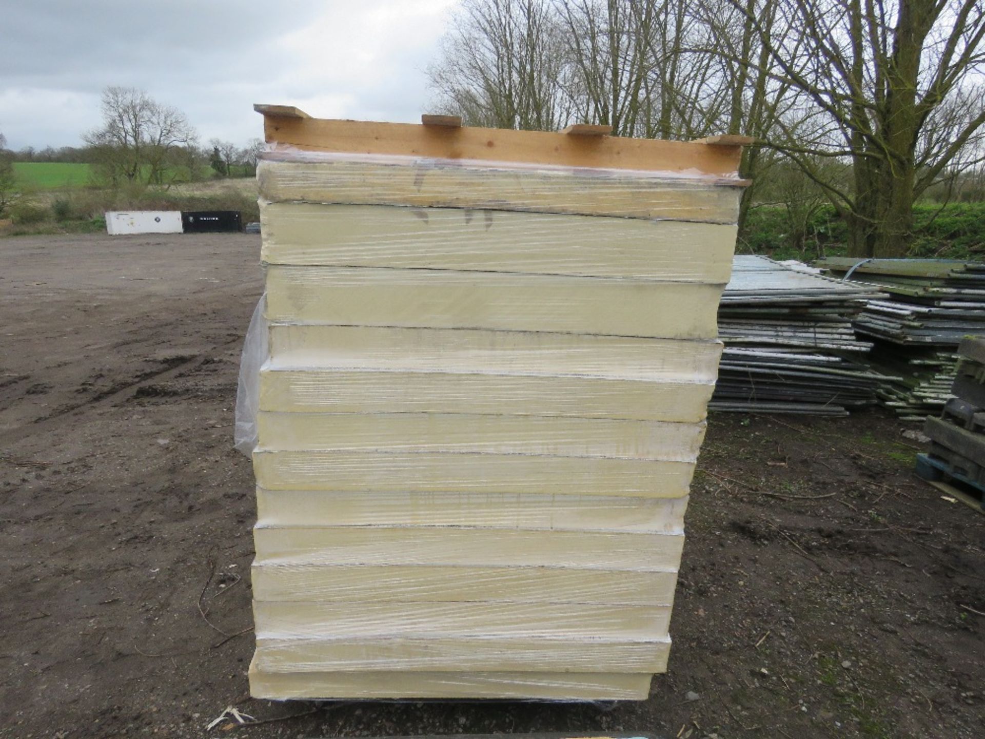 13NO FOIL BACKED CELOTEX INSULATION BOARDS 8FT X 4FT APPROX: 1 @ 90MM, 2 @ 150MM, 10 @ 110MM THICKNE - Image 2 of 3