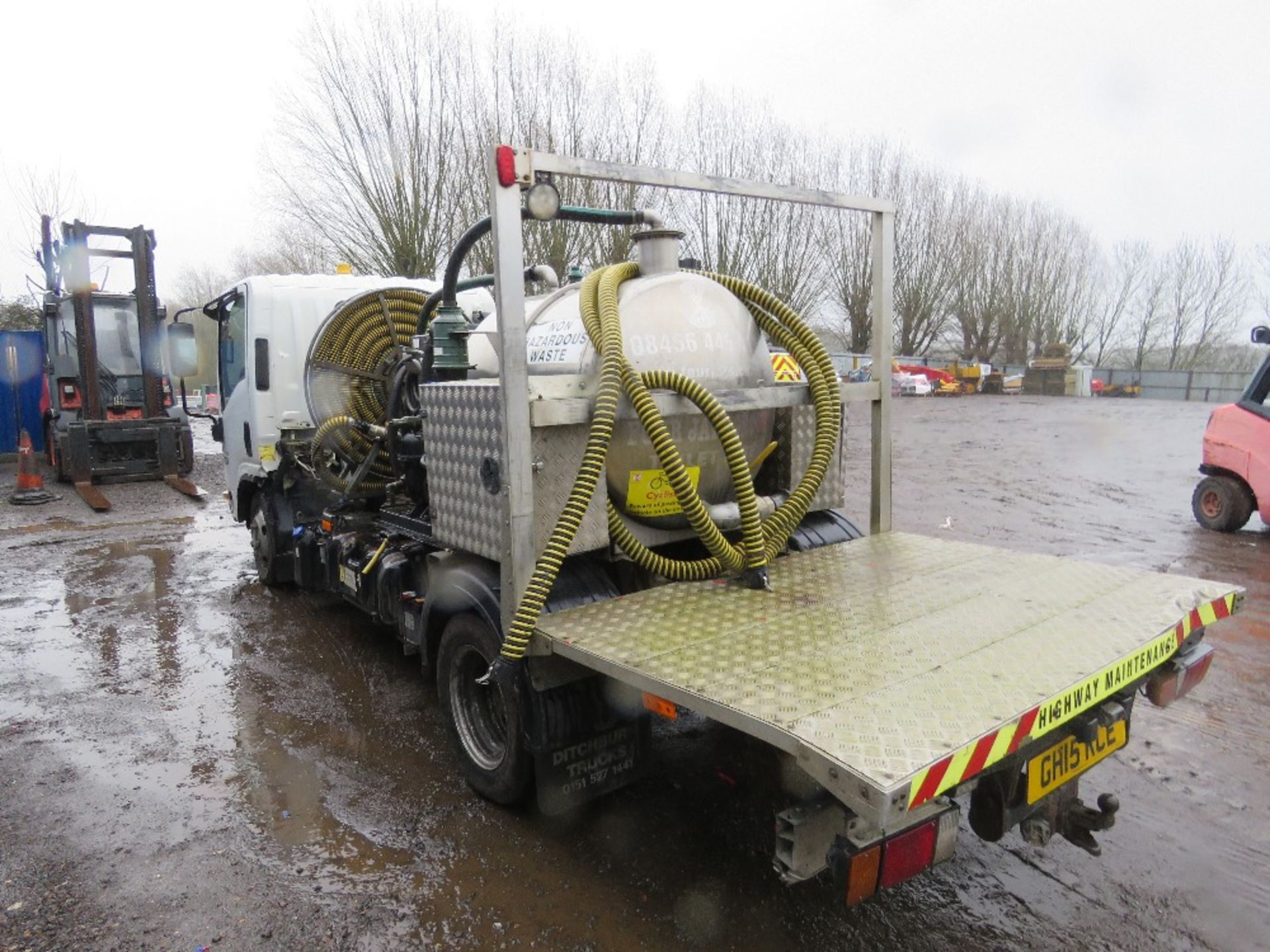 ISUZU N35.150 PORTABLE TOILET SERVICE VEHICLE TANKER TRUCK REG:GH15 KCE. 3500KG RATED CAPACITY. WITH - Image 5 of 10