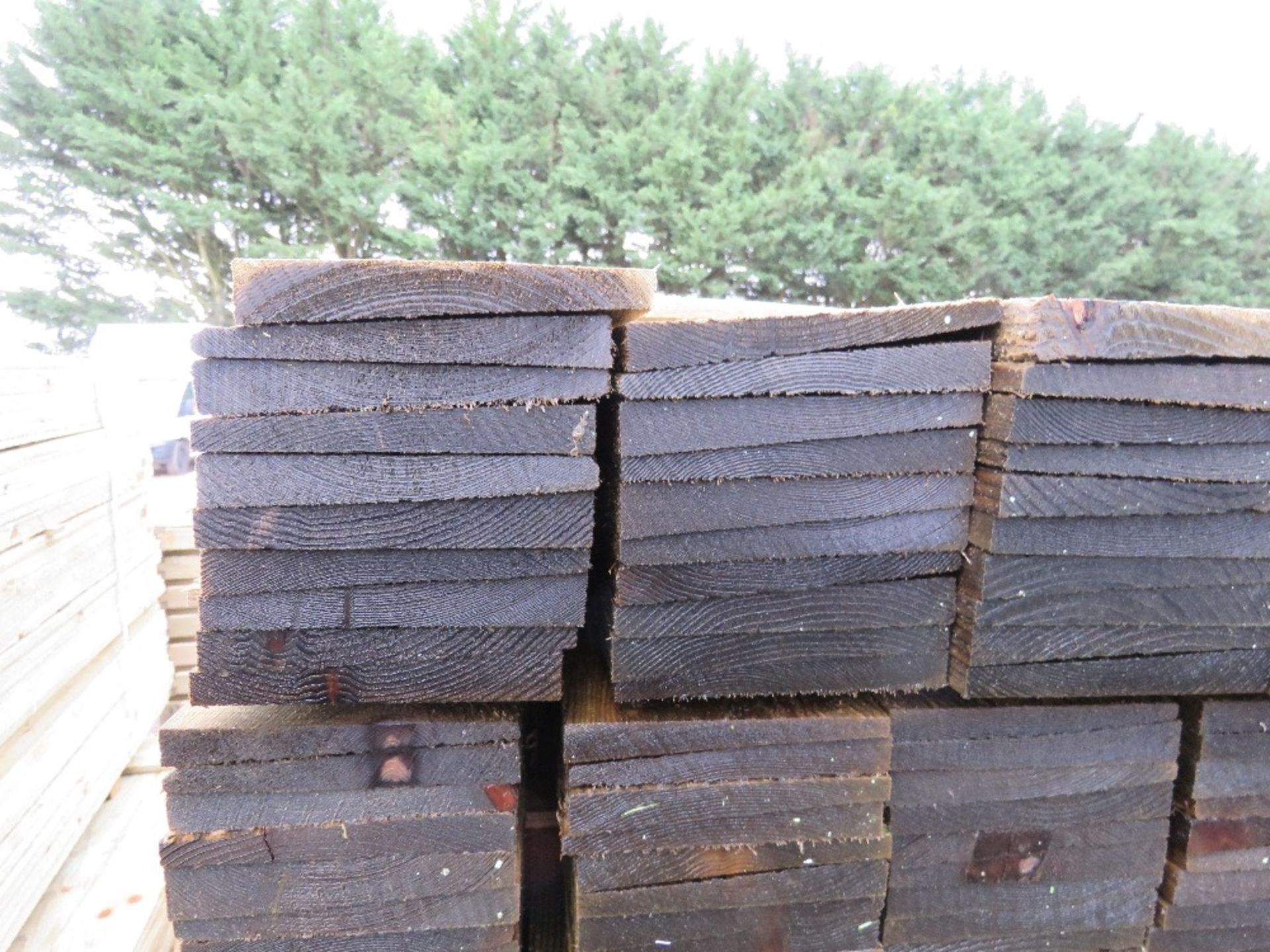 LARGE PACK OF TREATED FEATHER EDGE FENCE CLADDING TIMBER BOARDS. 1.50M LENGTH X 100MM WIDTH APPROX. - Image 3 of 4