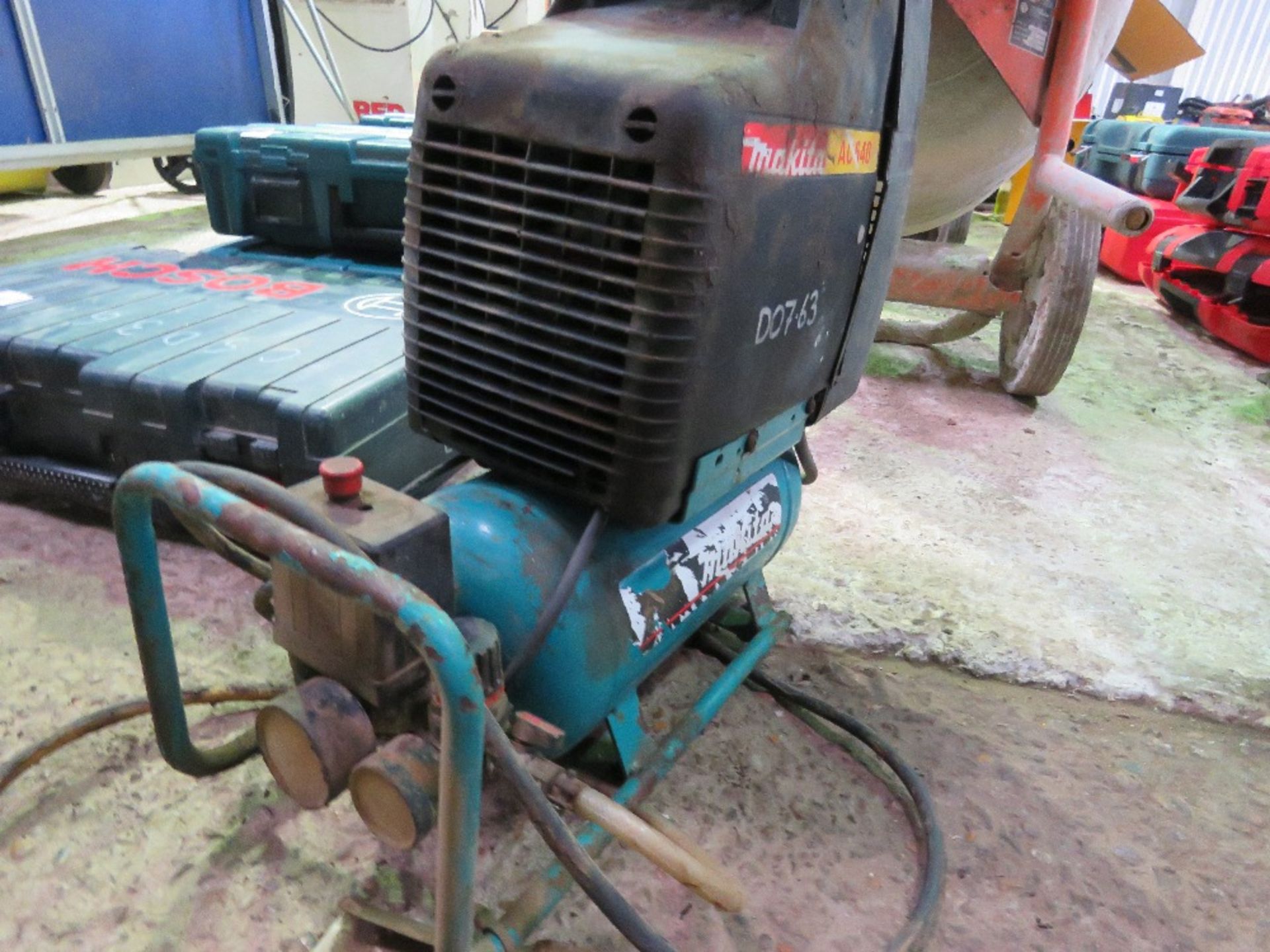 MAKITA 110VOLT MINI COMPRESSOR. - Bild 3 aus 3