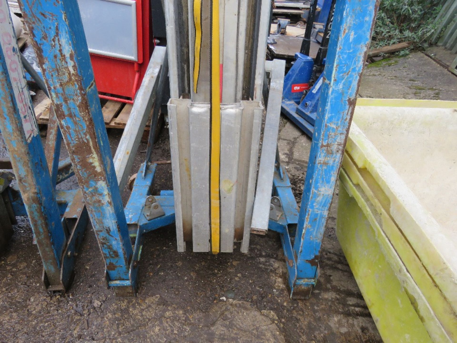 SUMNER 2018 EXTRA TALL MATERIAL HOIST WITH FORKS. SOURCED FROM LOCAL RETIRING BUILDER. THIS LOT - Image 2 of 7