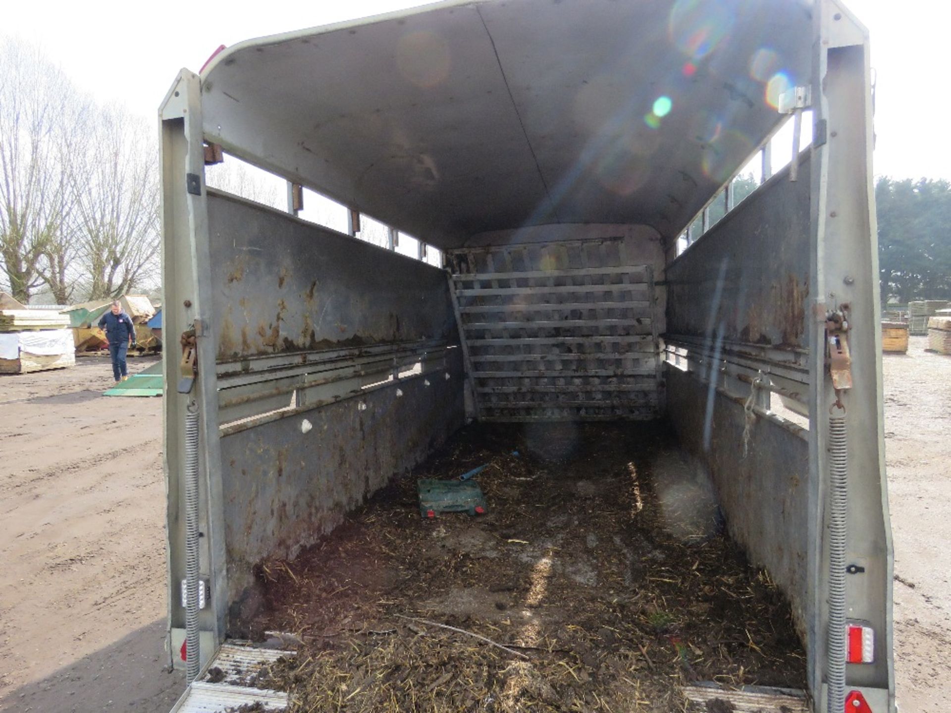 IFOR WILLIAMS TA510G-12 LIVESTOCK TRAILER WITH PARTITIONS AS SHOWN SN:SCK600000Y0288656. SOURCED FRO - Image 8 of 12