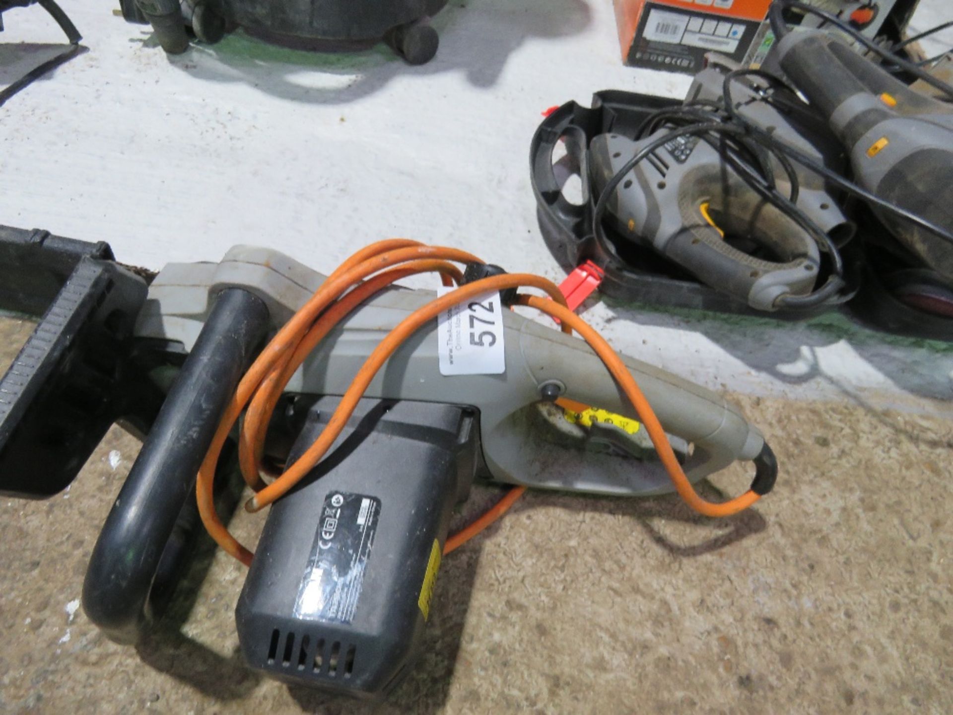 ELECTRIC 240VOLT CHAINSAW. DIRECT FROM LOCAL RETIRING BUILDER. THIS LOT IS SOLD UNDER THE AUCTI - Image 2 of 4