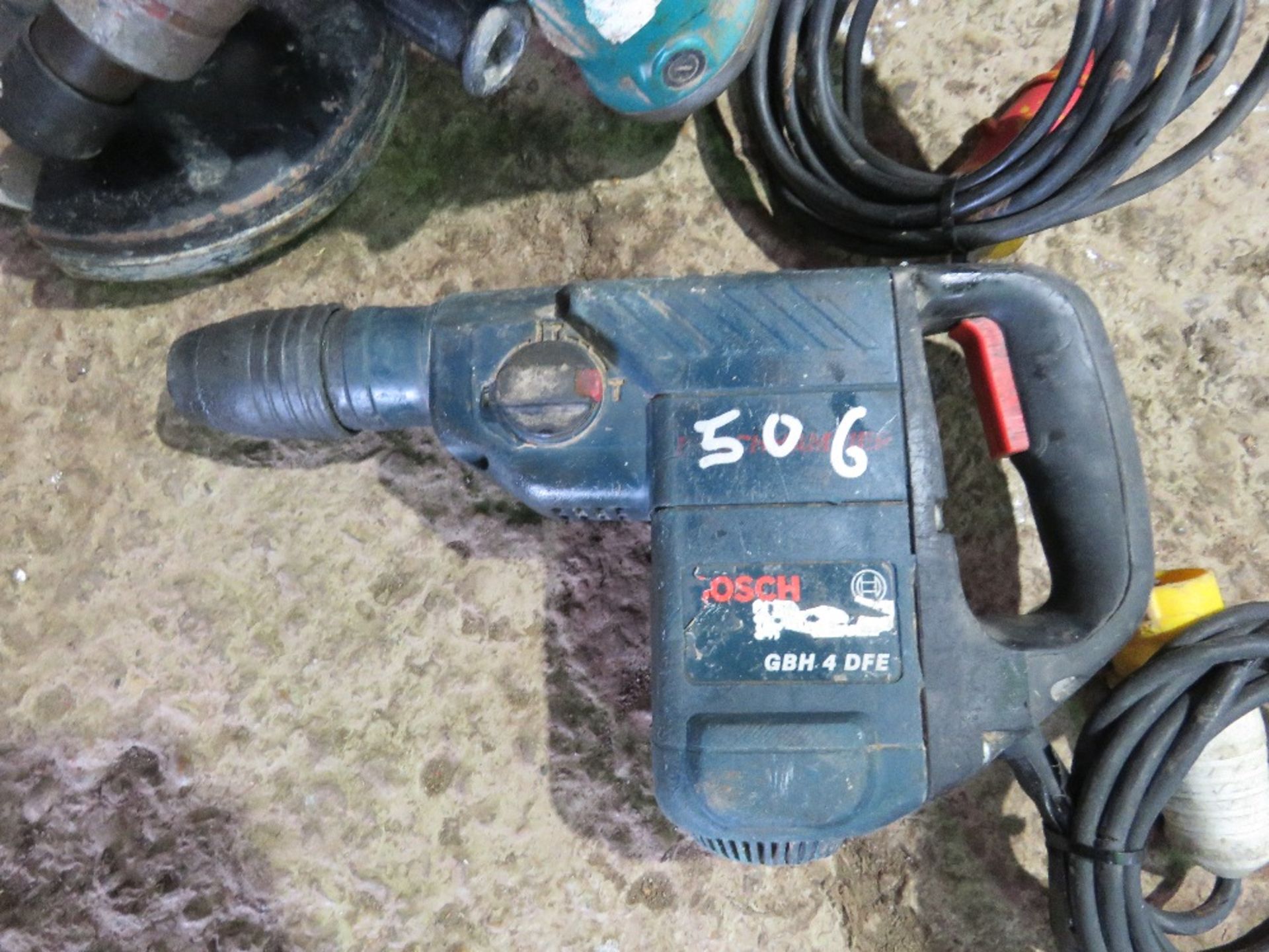 4 X 110VOLT POWERED ITEMS: SUB PUMP, 2 NO DRILLS, GRINDER. THIS LOT IS SOLD UNDER THE AUCTIONEERS - Image 2 of 8