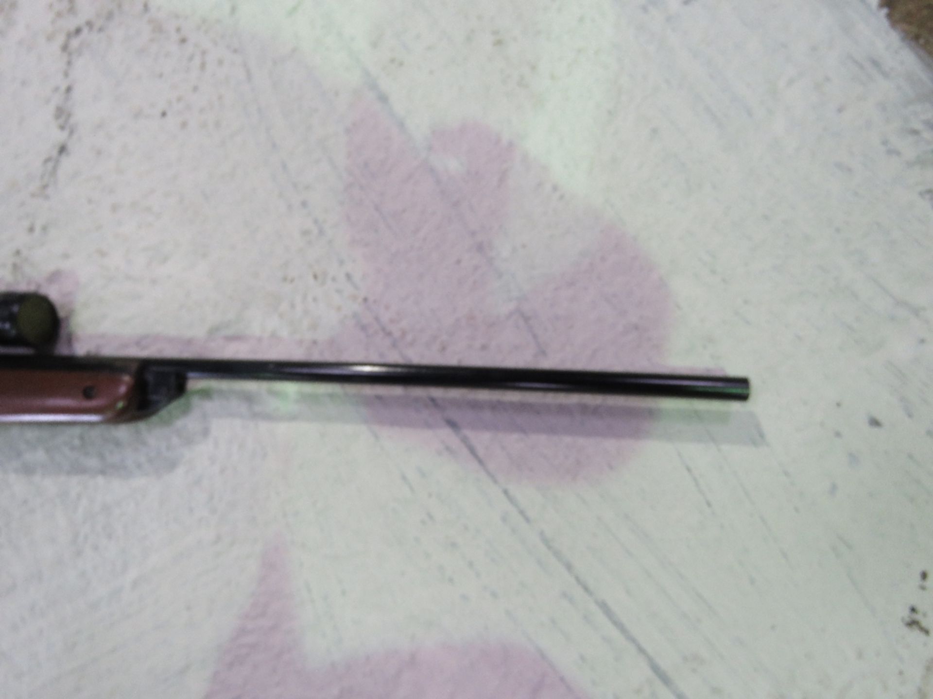 AIR RIFLE WITH TELESCOPIC SIGHT. THIS LOT IS SOLD UNDER THE AUCTIONEERS MARGIN SCHEME, THEREFORE - Image 5 of 5